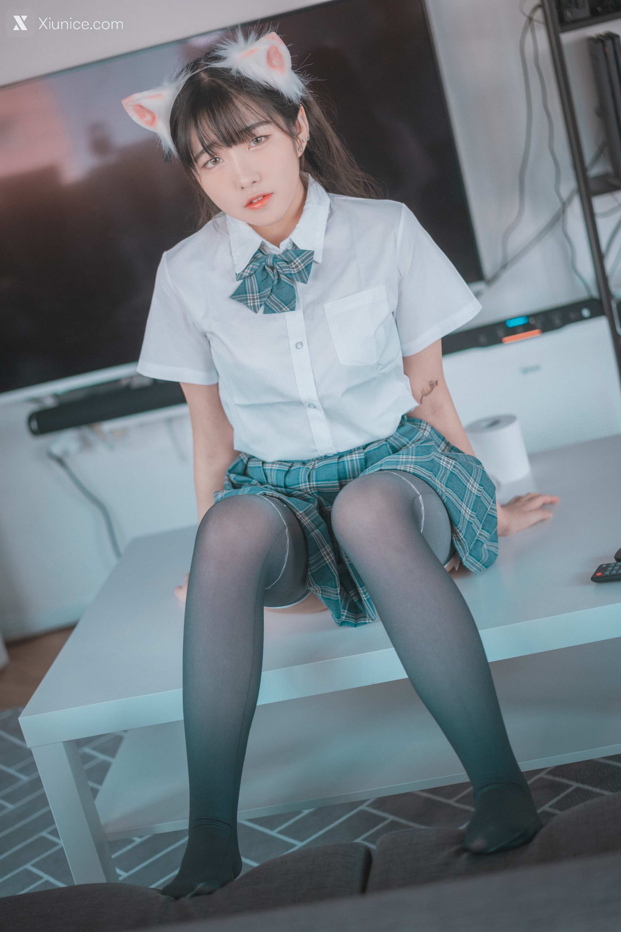 DJAWA Photo – Sonson (손손) – “Plug Me In” 4K