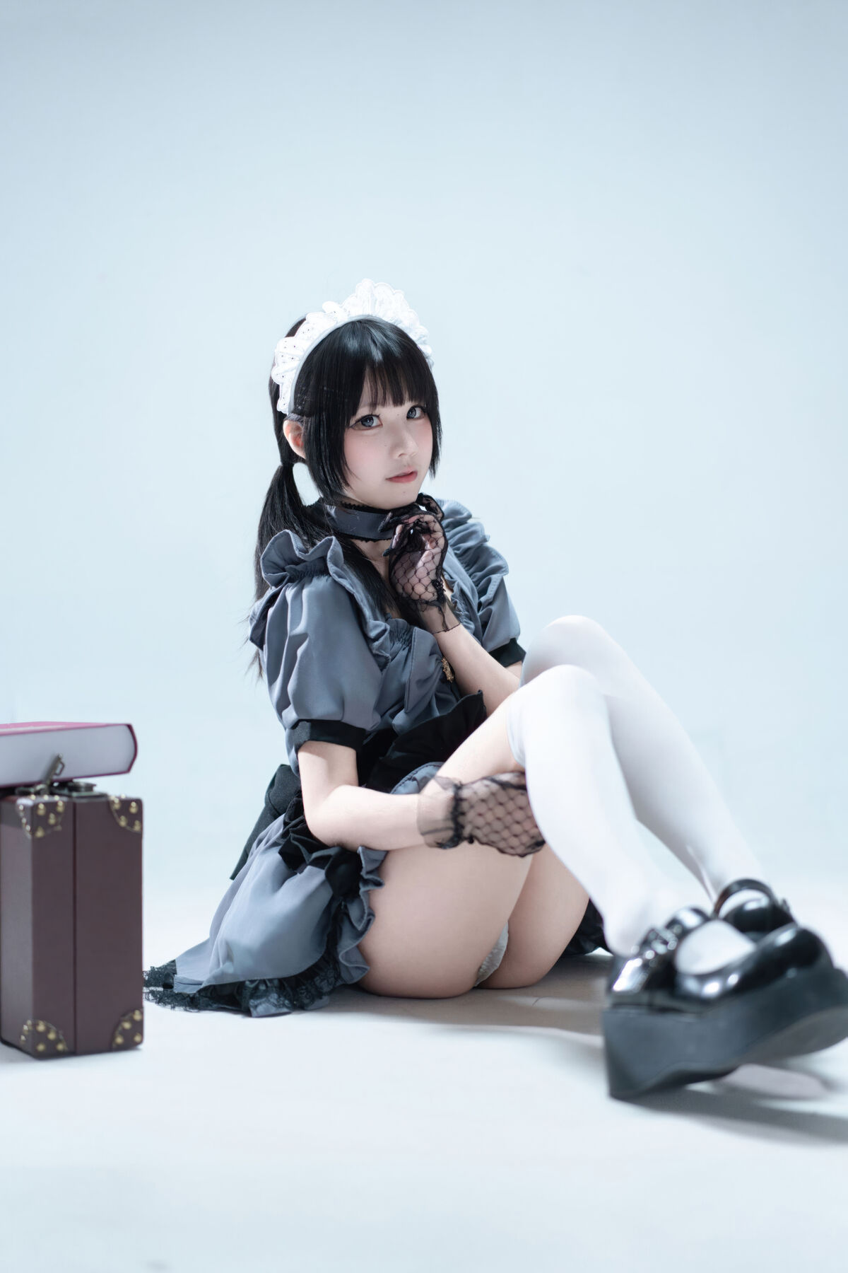 Coser@清水凪 - 手提箱与灰色女仆