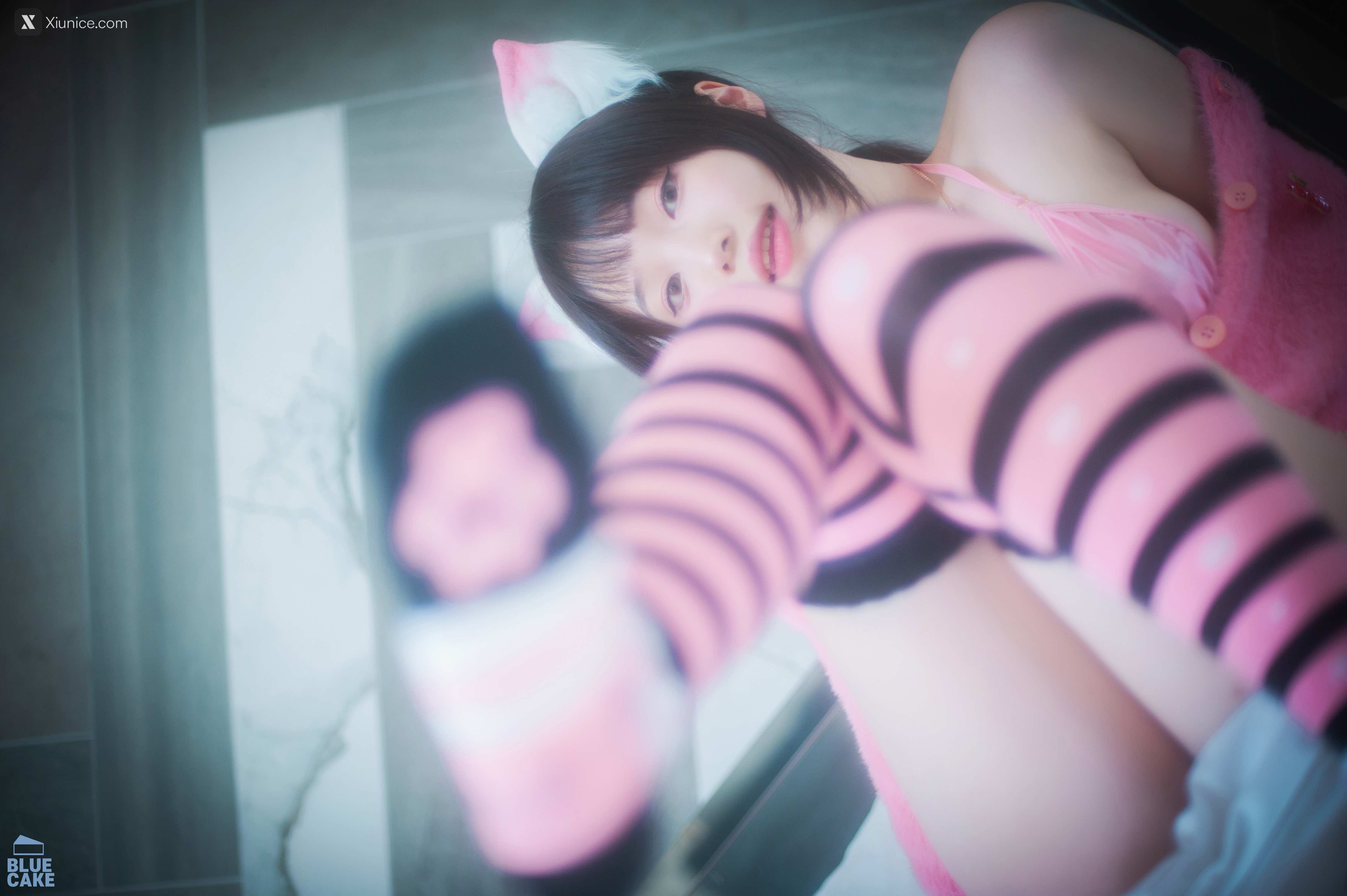 BLUECAKE Bambi (밤비) – Naughty Cats Pink & Mint RED 4K