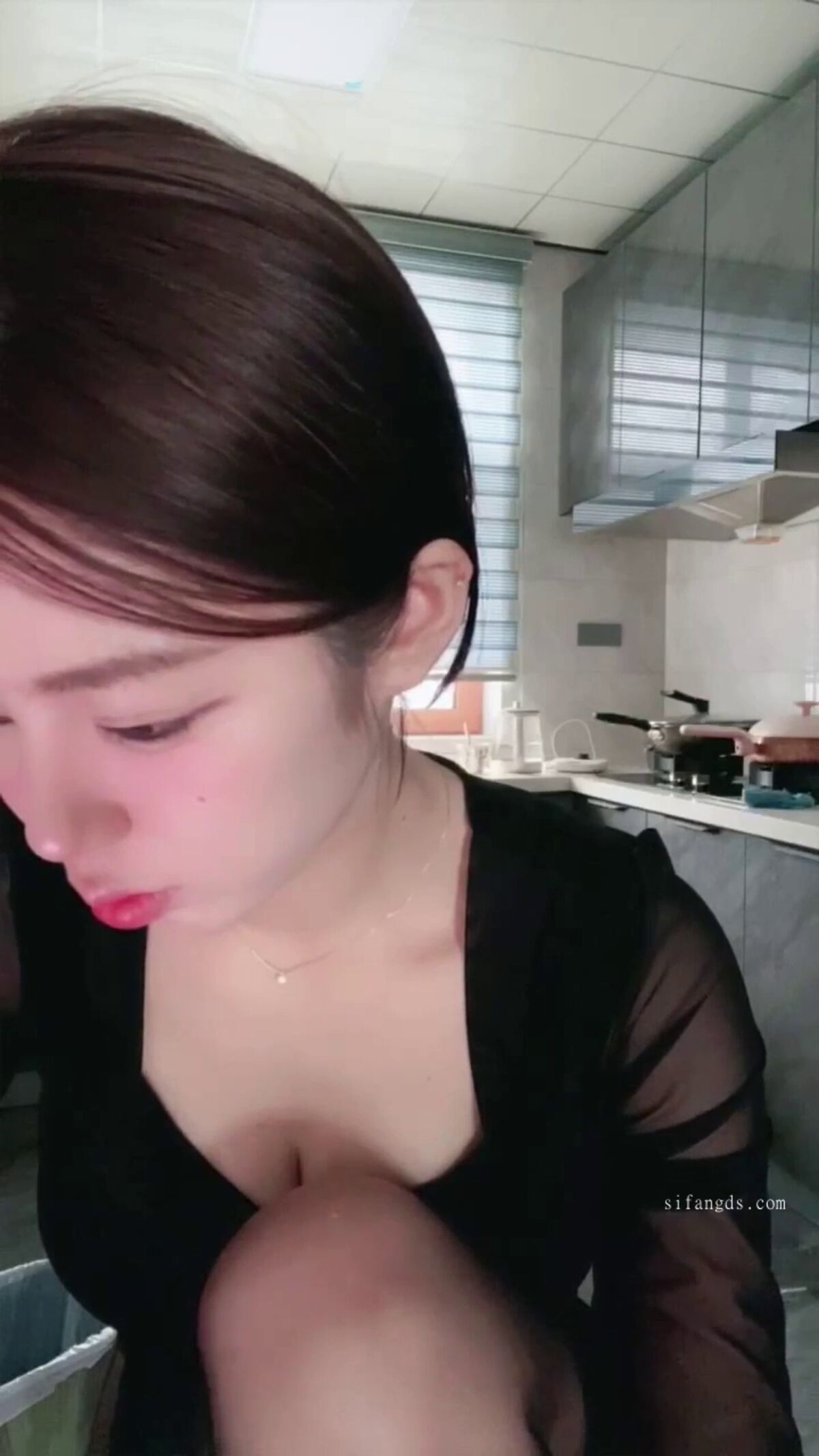 Mei Mei Zi Ya 美美子Ya - 多彩随缘播外围 上下真空诱惑 道具喷水秀 02