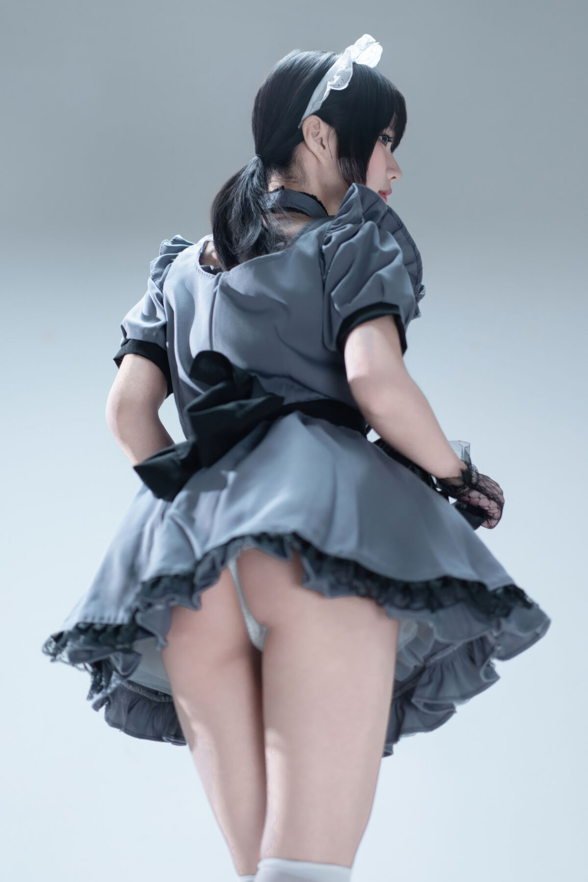 Coser@清水凪 - 手提箱与灰色女仆