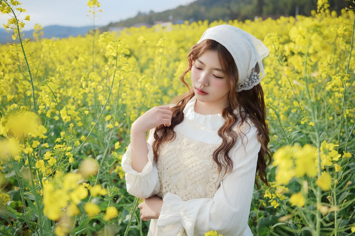 YiTuYu艺图语 Vol.10084 Jing Jing Yi