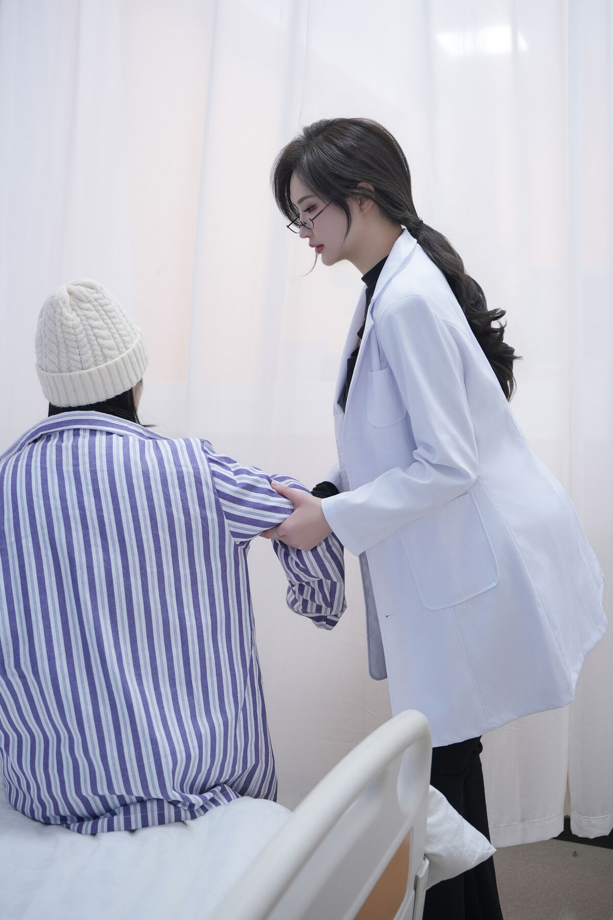 内购无水印 Zhou Yan Xi 周妍希 - 秀人网模特 青涩主治医生