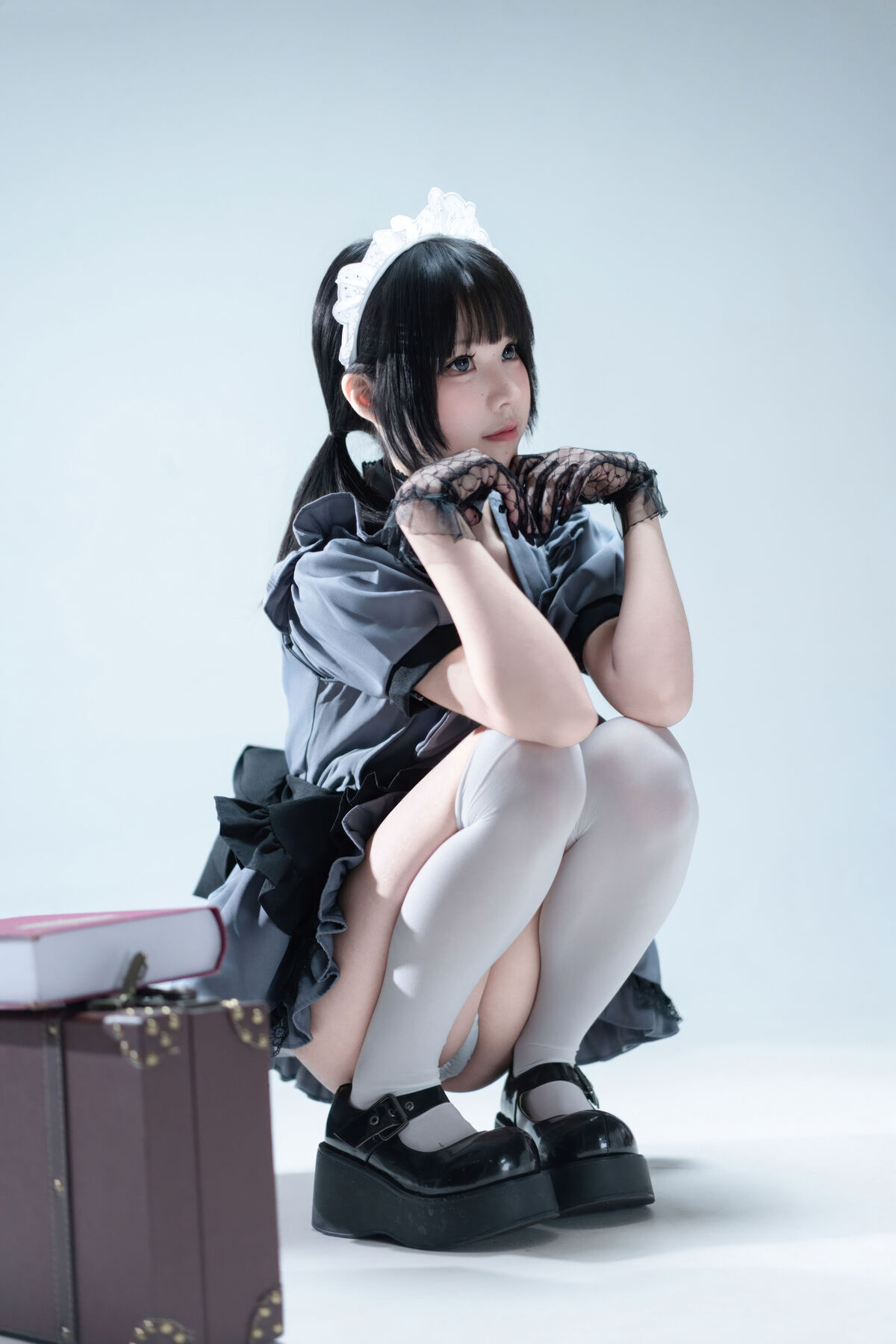 Coser@清水凪 - 手提箱与灰色女仆