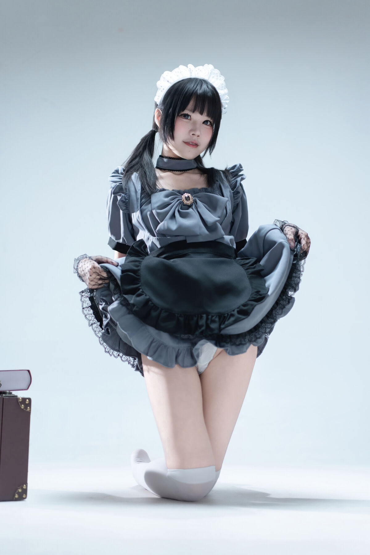 Coser@清水凪 - 手提箱与灰色女仆