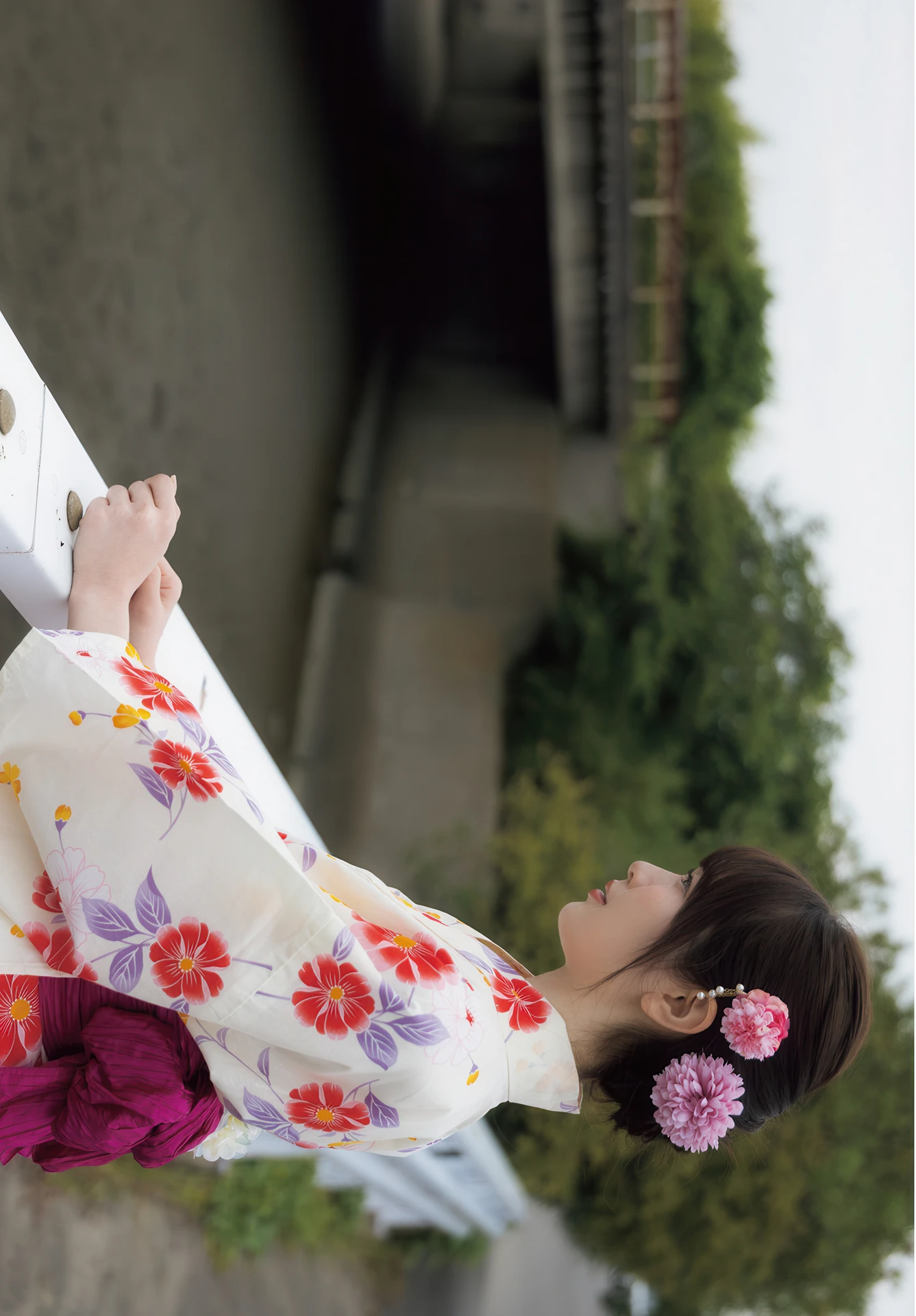 Emika Shirakami 白上咲花, 写真集 「Blooming」 Set.03