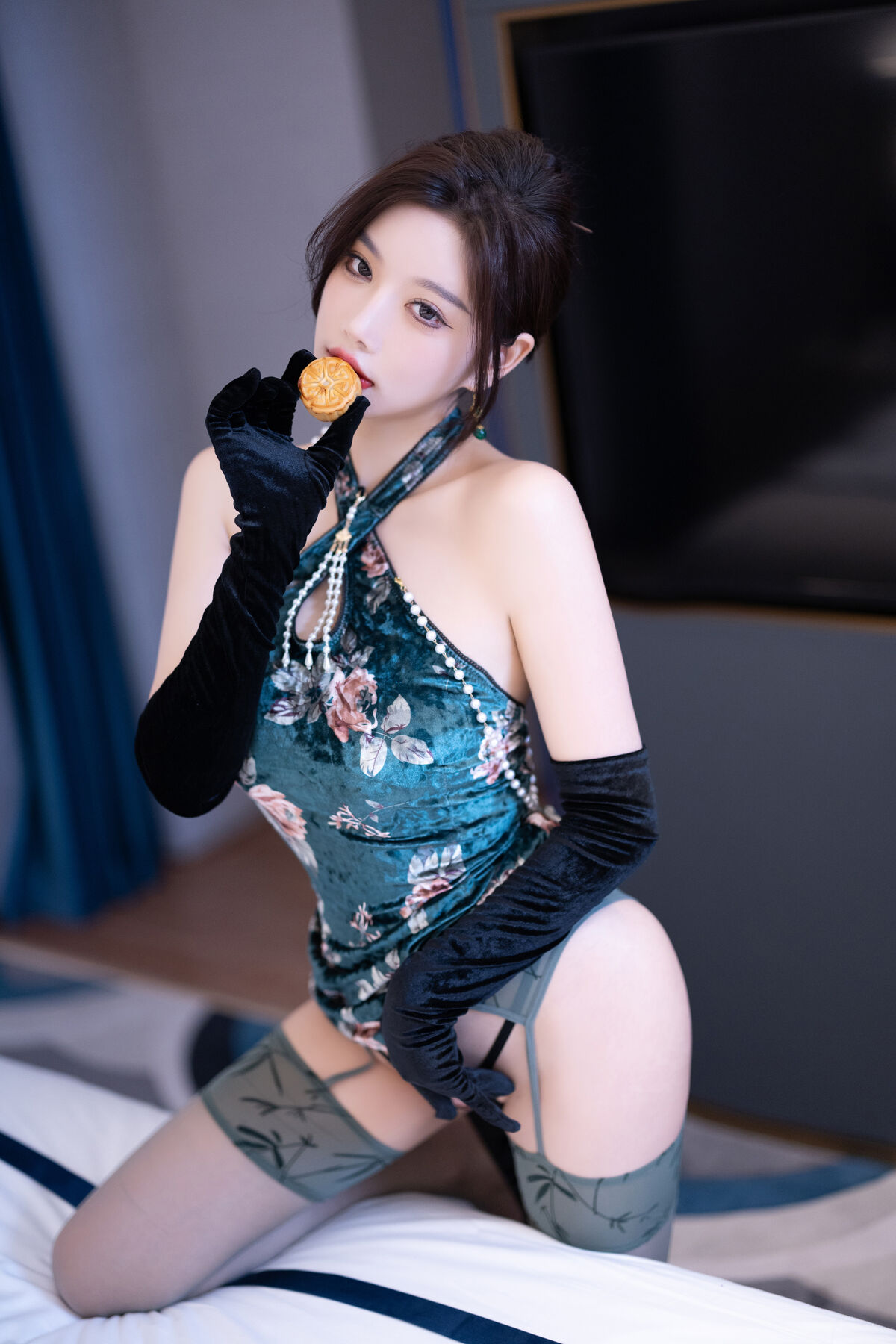 内购无水印 Yang Chen Chen 杨晨晨Yome - 秀人网模特 绿色情趣内衣 Part01