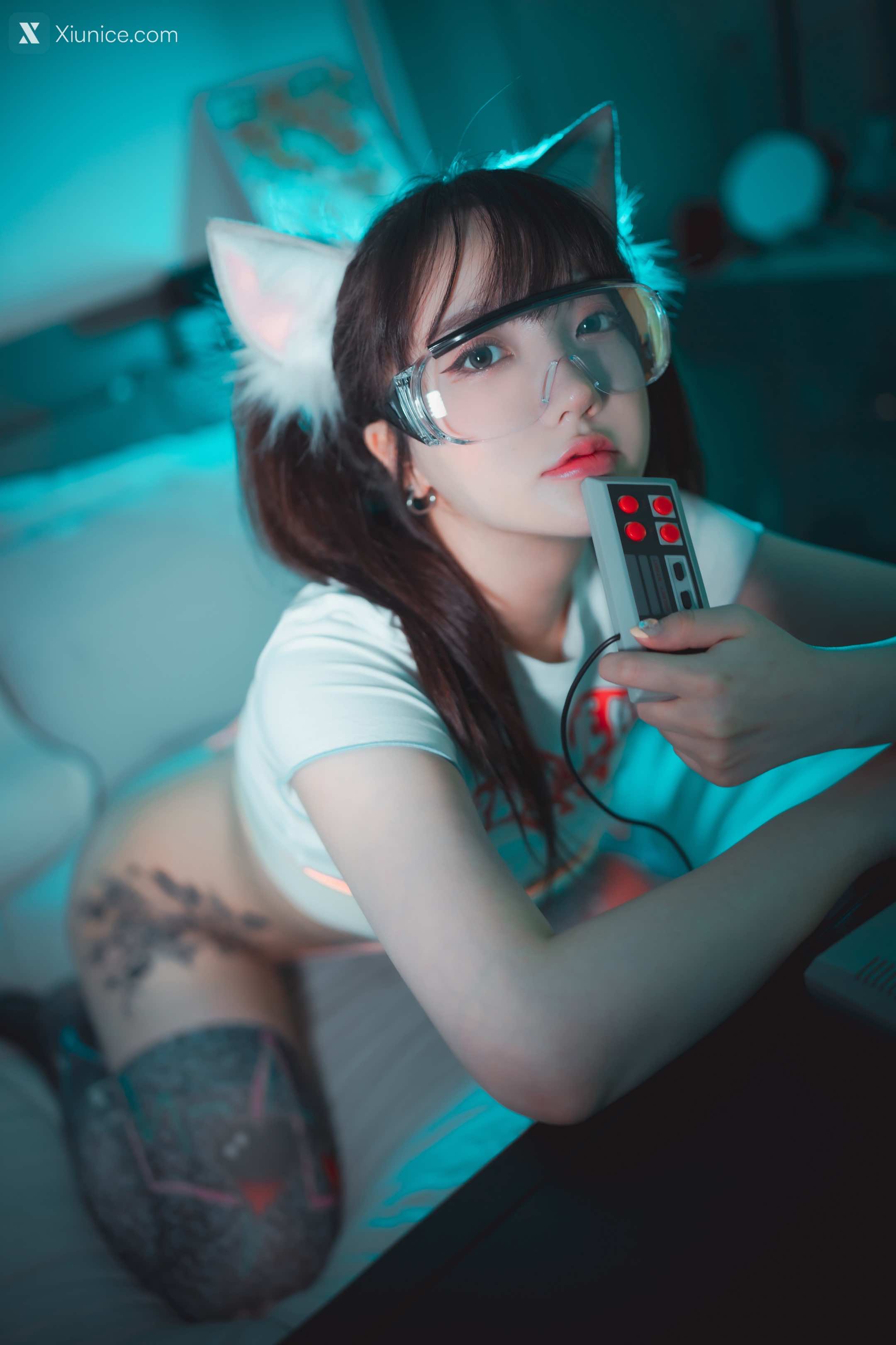 DJAWA Photo – Son Ye-Eun (손예은) – Retro Gaming Girl 4K