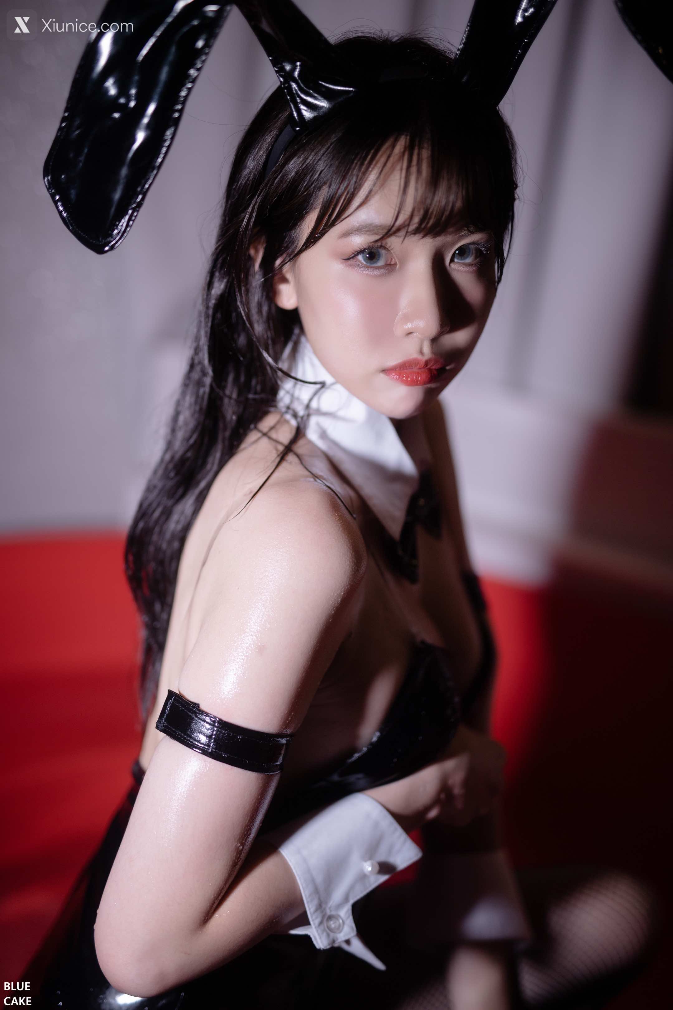 BLUECAKE Ahrin – White Black Bunny – BlueCake 4K