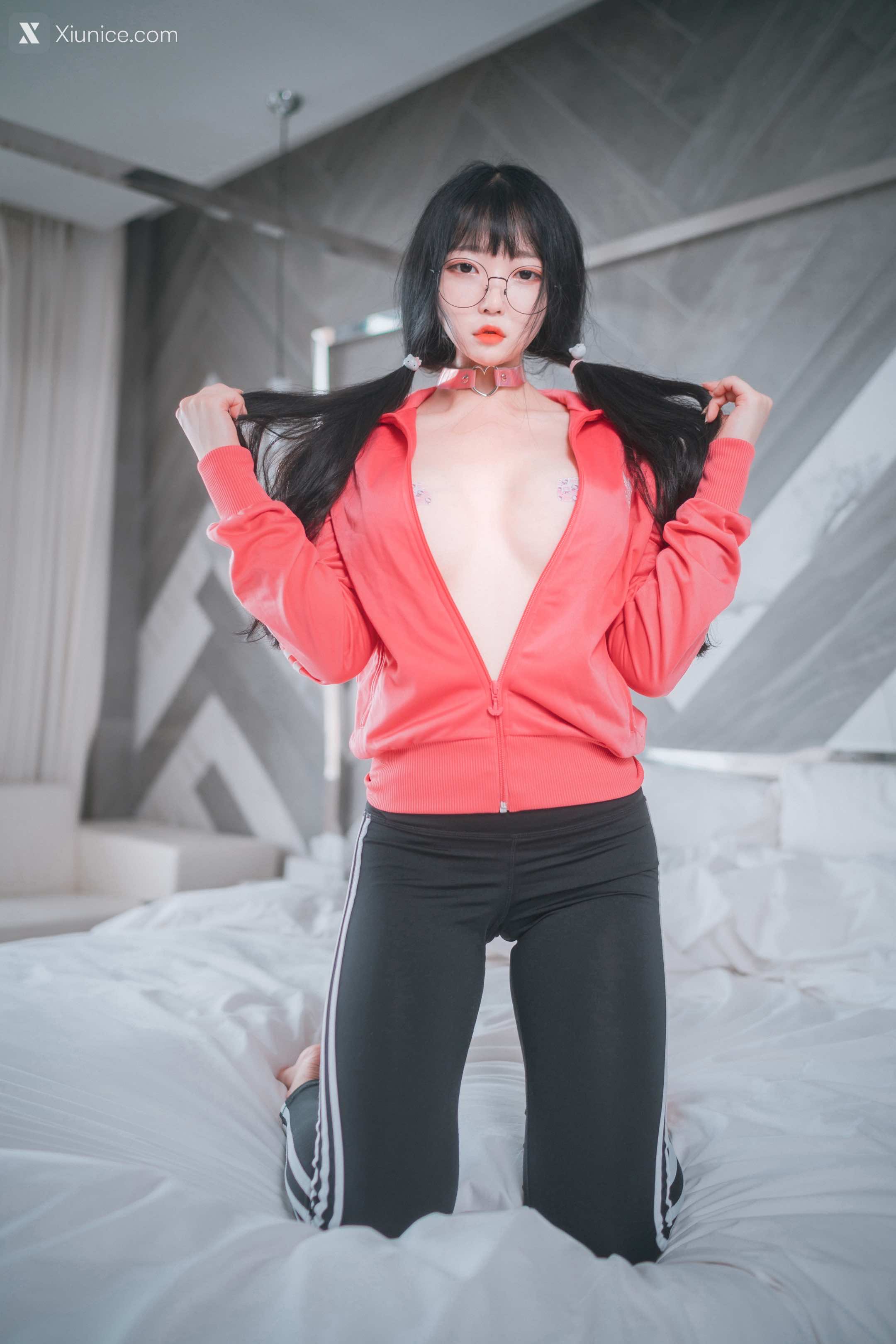 DJAWA Photo – Aram (아람) – “Hot Pink Jersey!” 4K