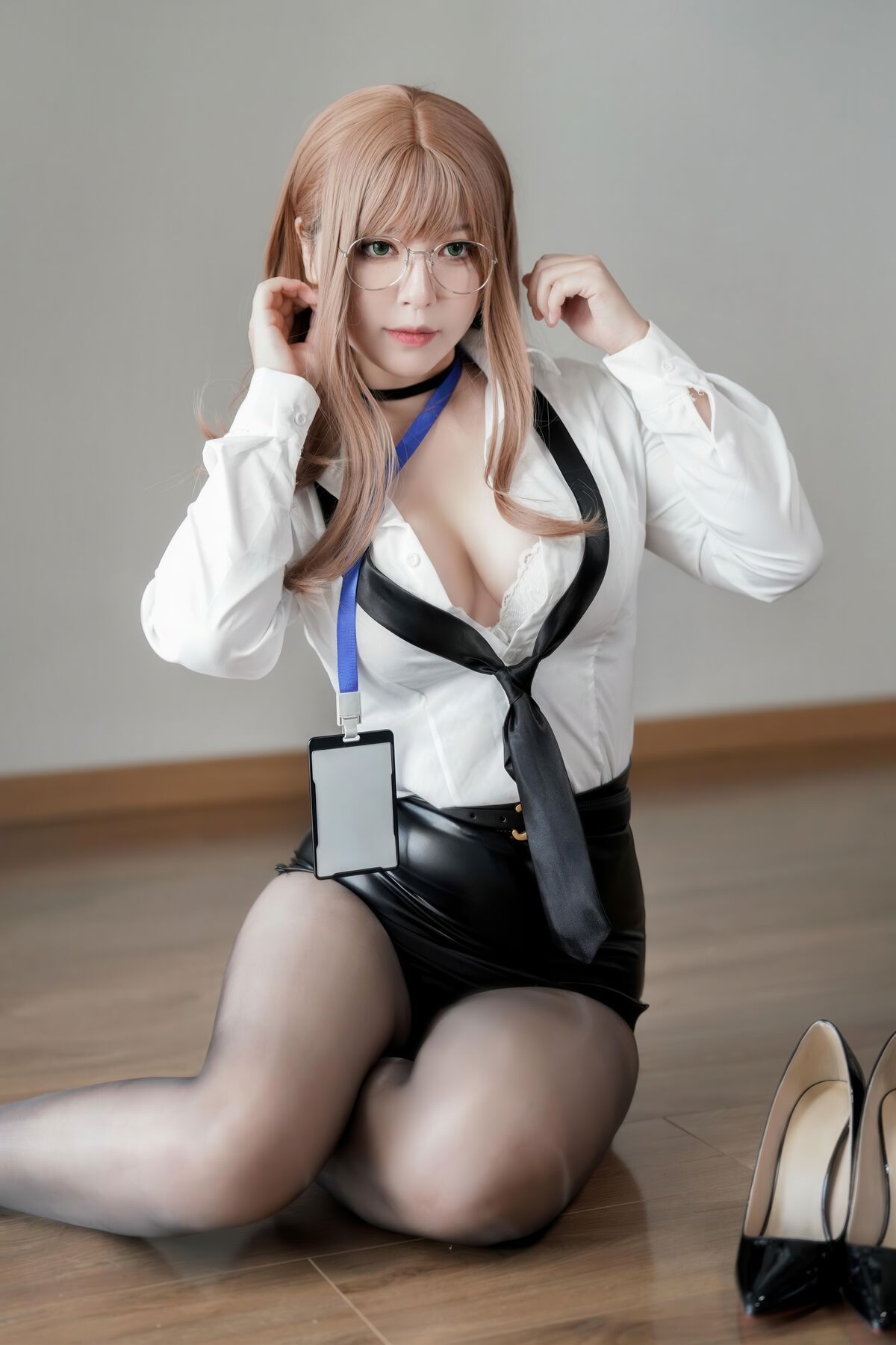 Coser@半半子 - Nikke胜利女神 艾玛秘书