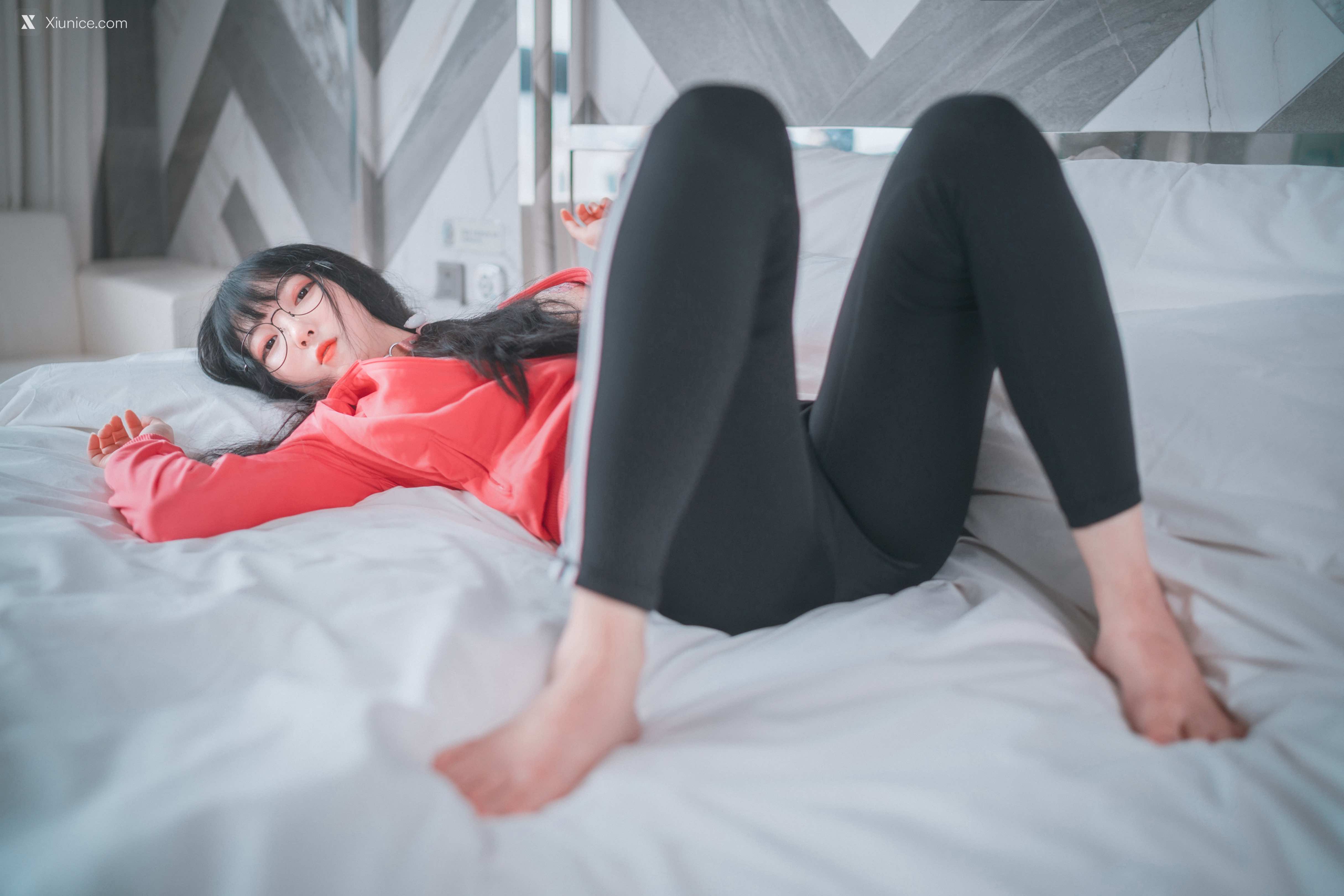 DJAWA Photo – Aram (아람) – “Hot Pink Jersey!” 4K