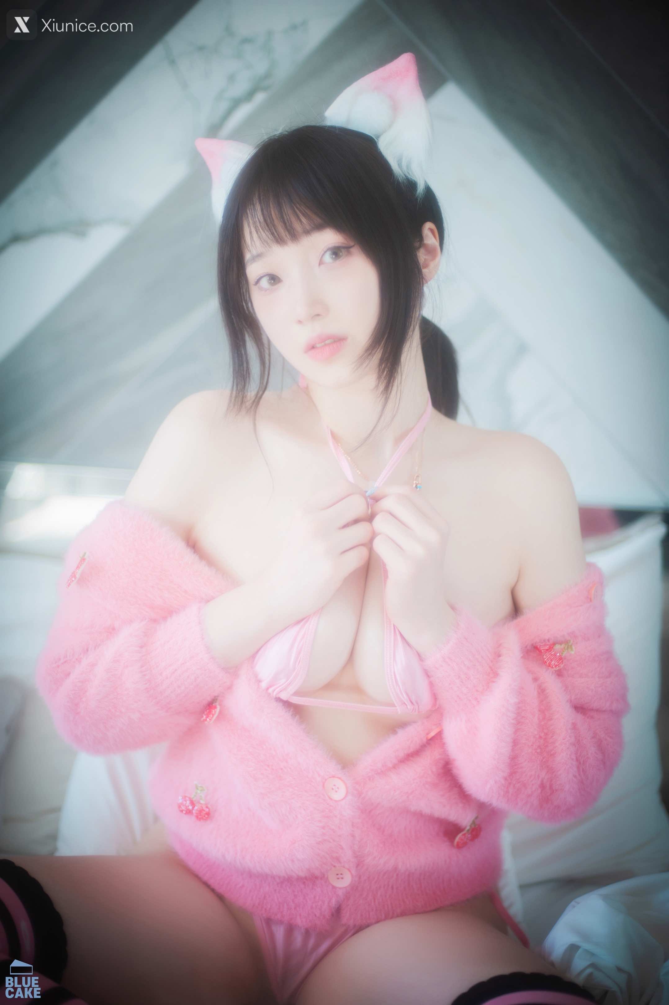 BLUECAKE Bambi (밤비) – Naughty Cats Pink & Mint RED 4K