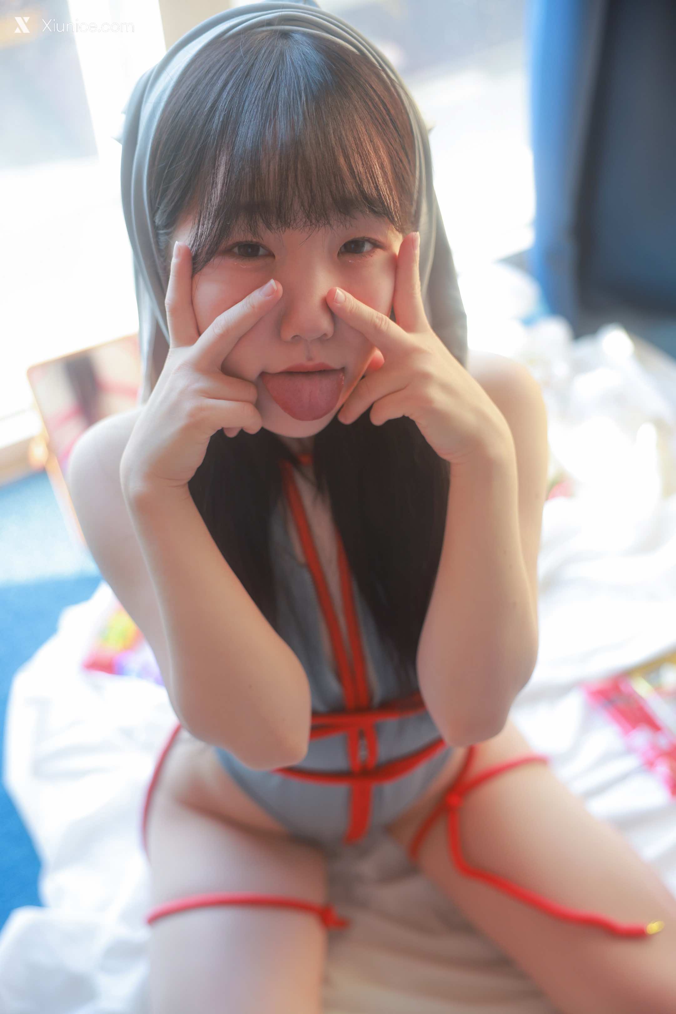 SweetBox Yeri – Packaging Girl 4K