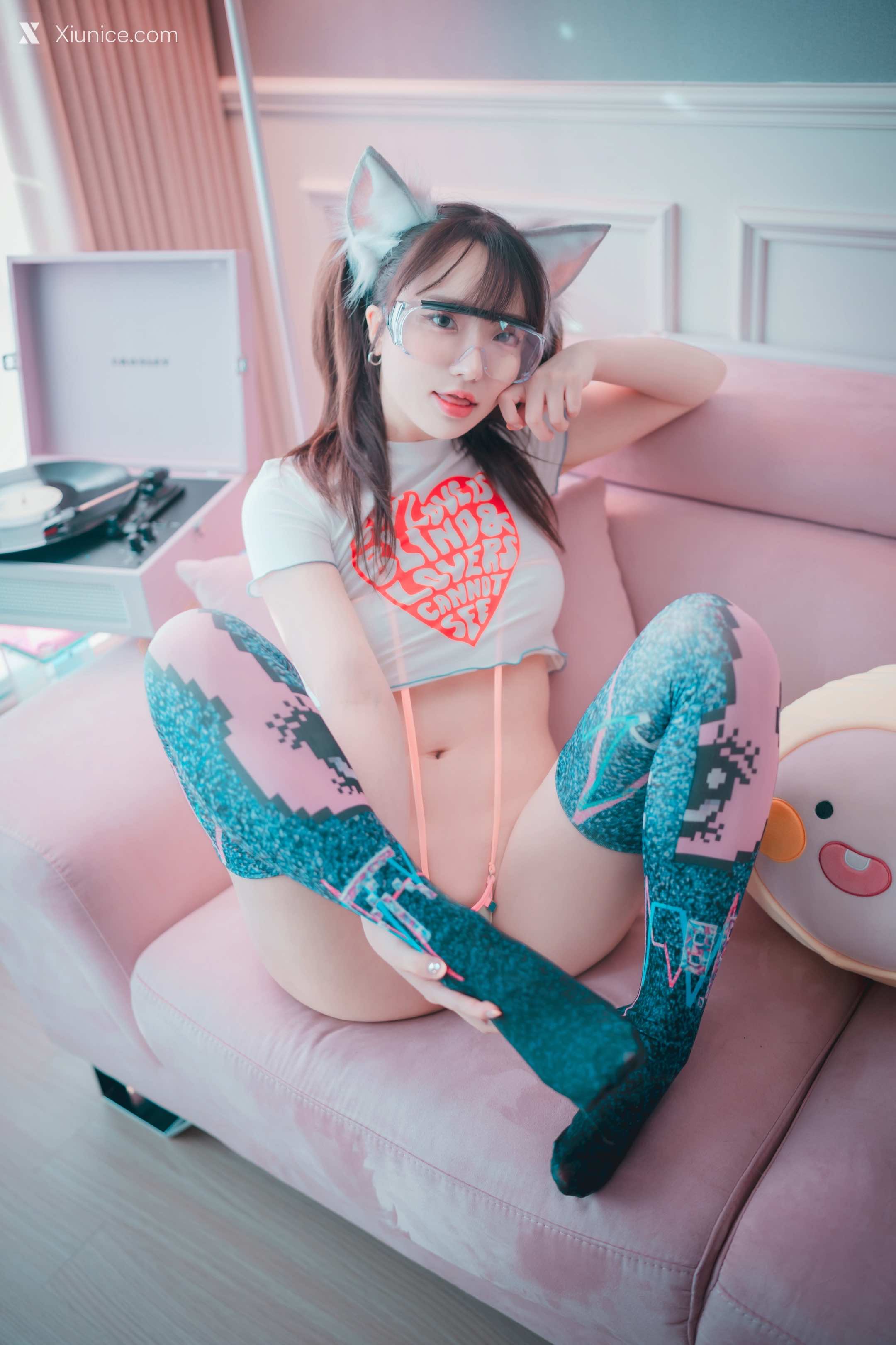 DJAWA Photo – Son Ye-Eun (손예은) – Retro Gaming Girl 4K