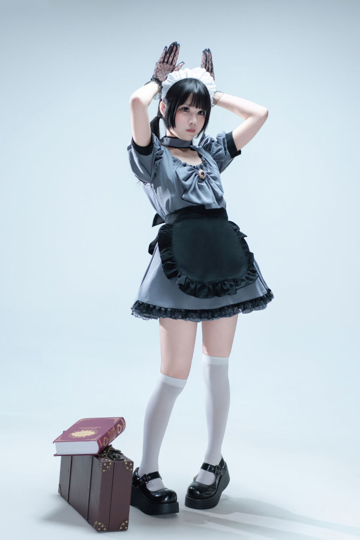 Coser@清水凪 - 手提箱与灰色女仆