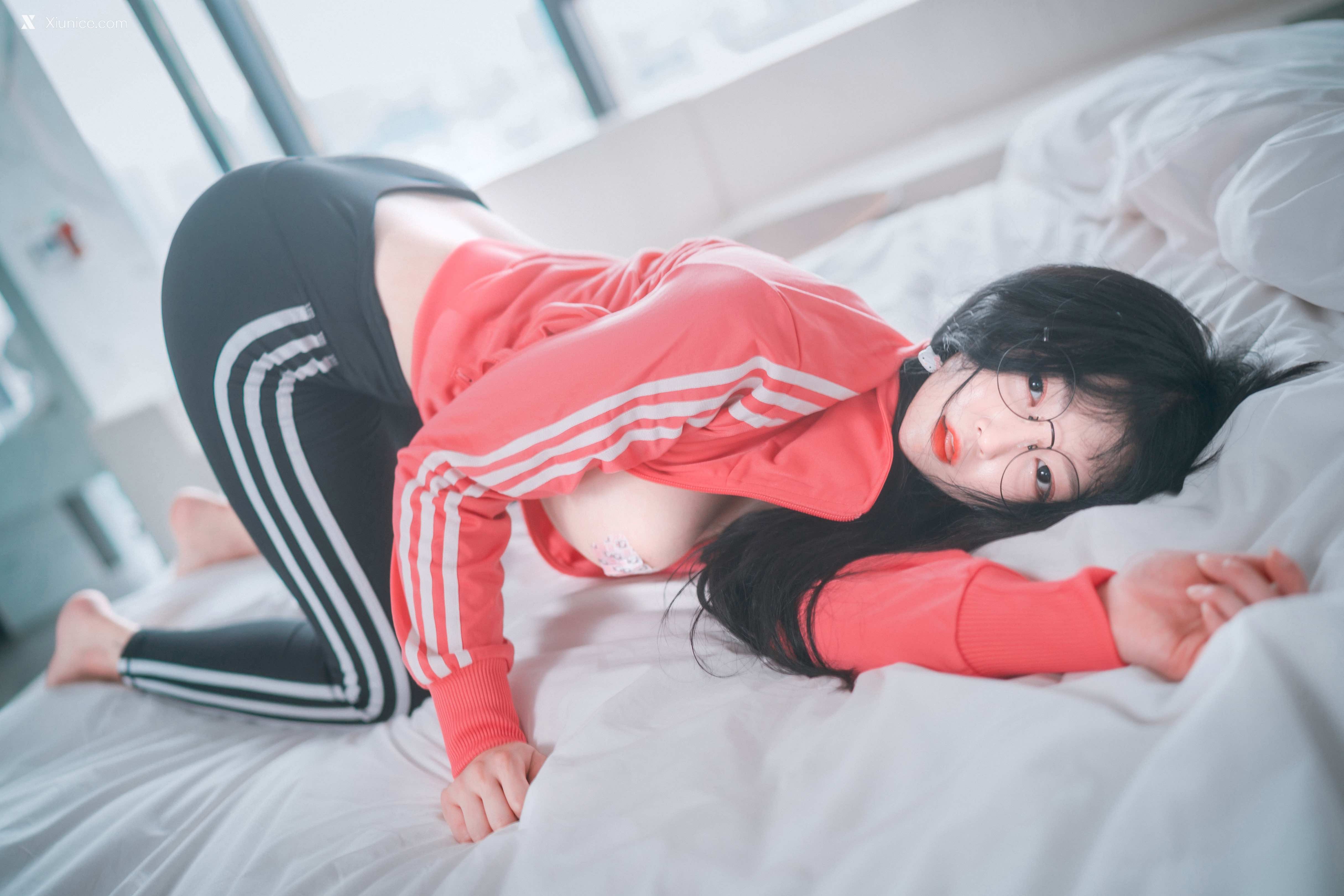 DJAWA Photo – Aram (아람) – “Hot Pink Jersey!” 4K
