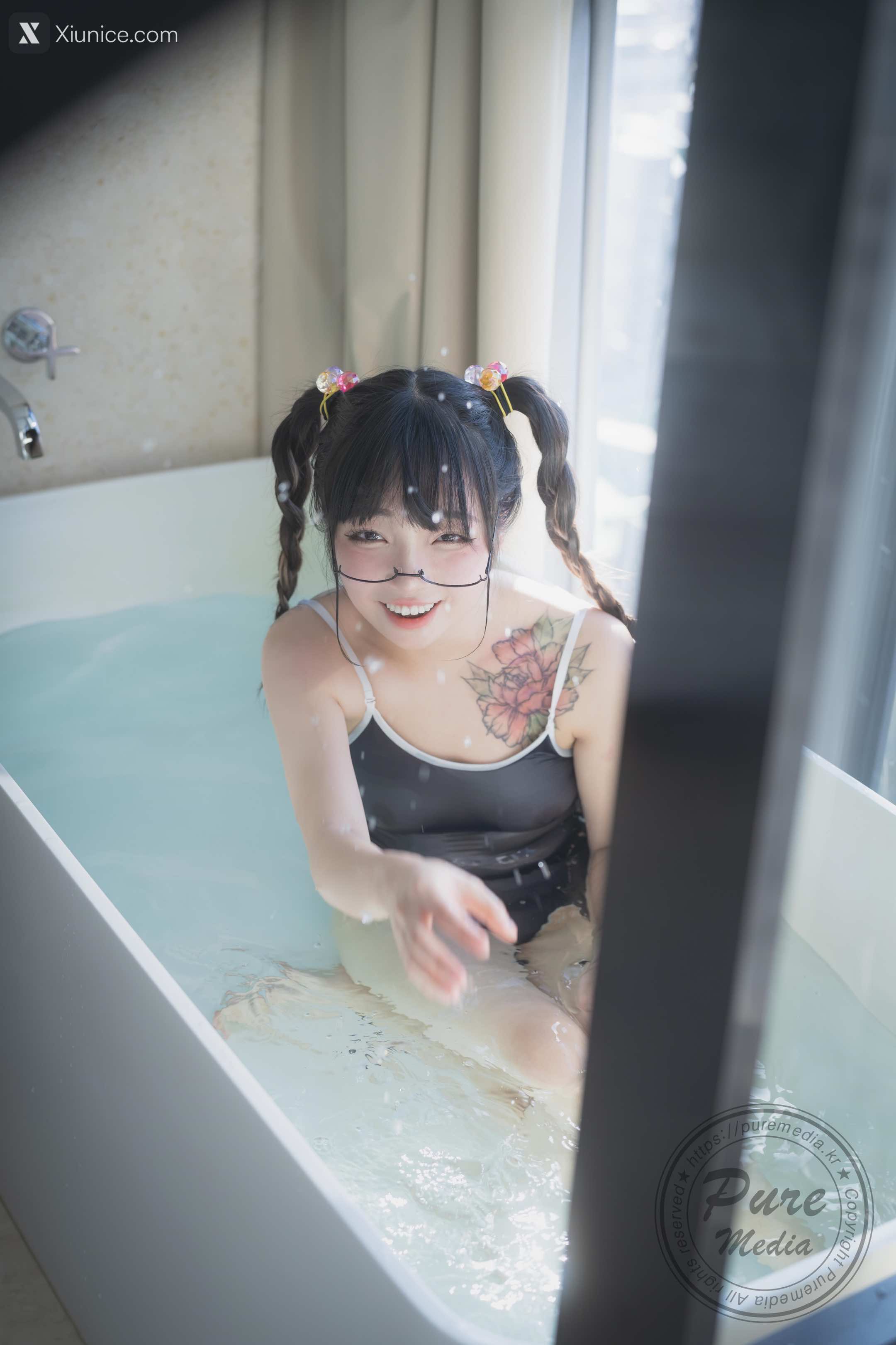 Pure Media Vol.262 Jelly (젤리) – Is Watching Ero Animation 4K