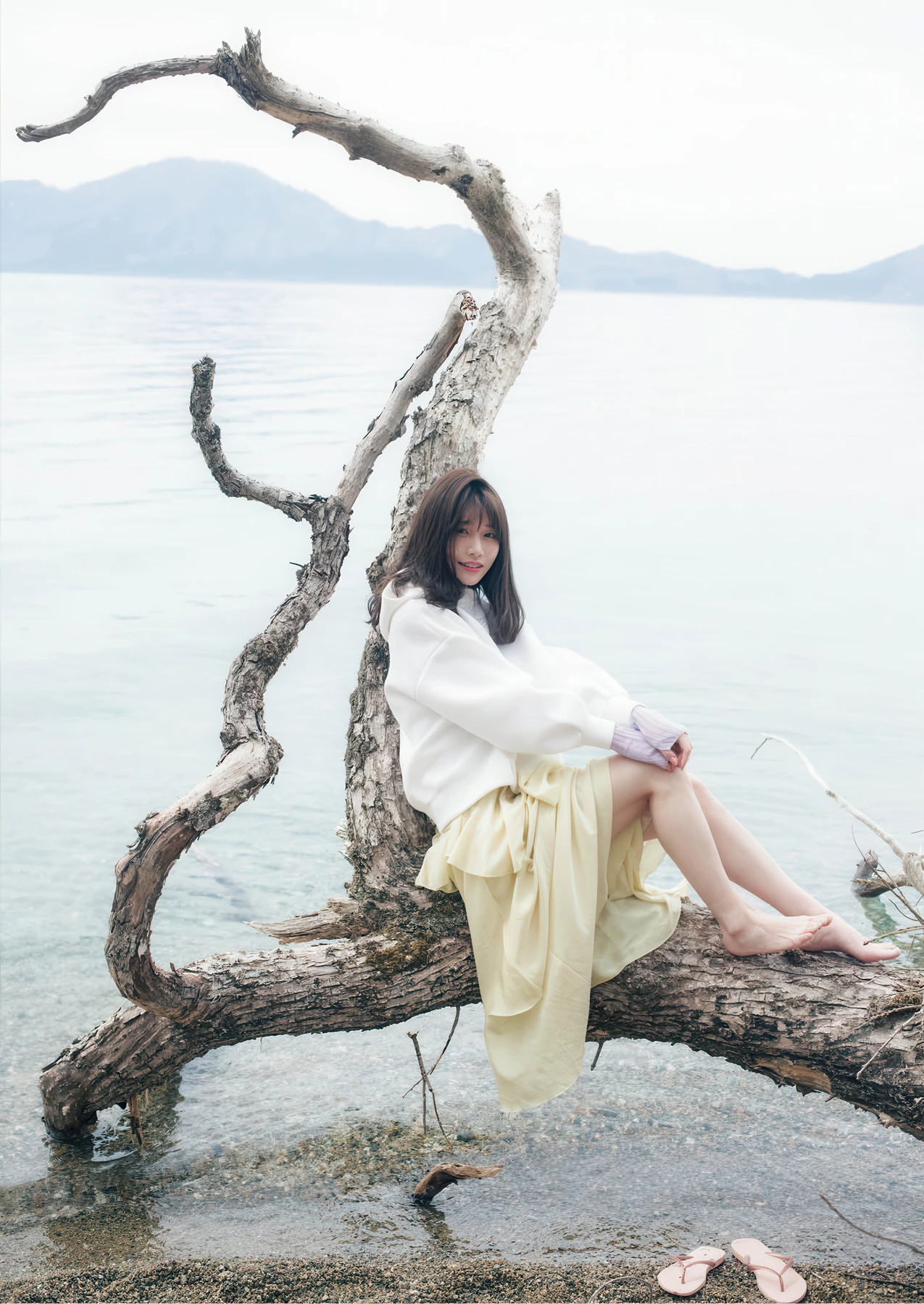 Saika Kawakita 河北彩伽, 写真集 増ページ デジタル特装版 『うたかたの花』