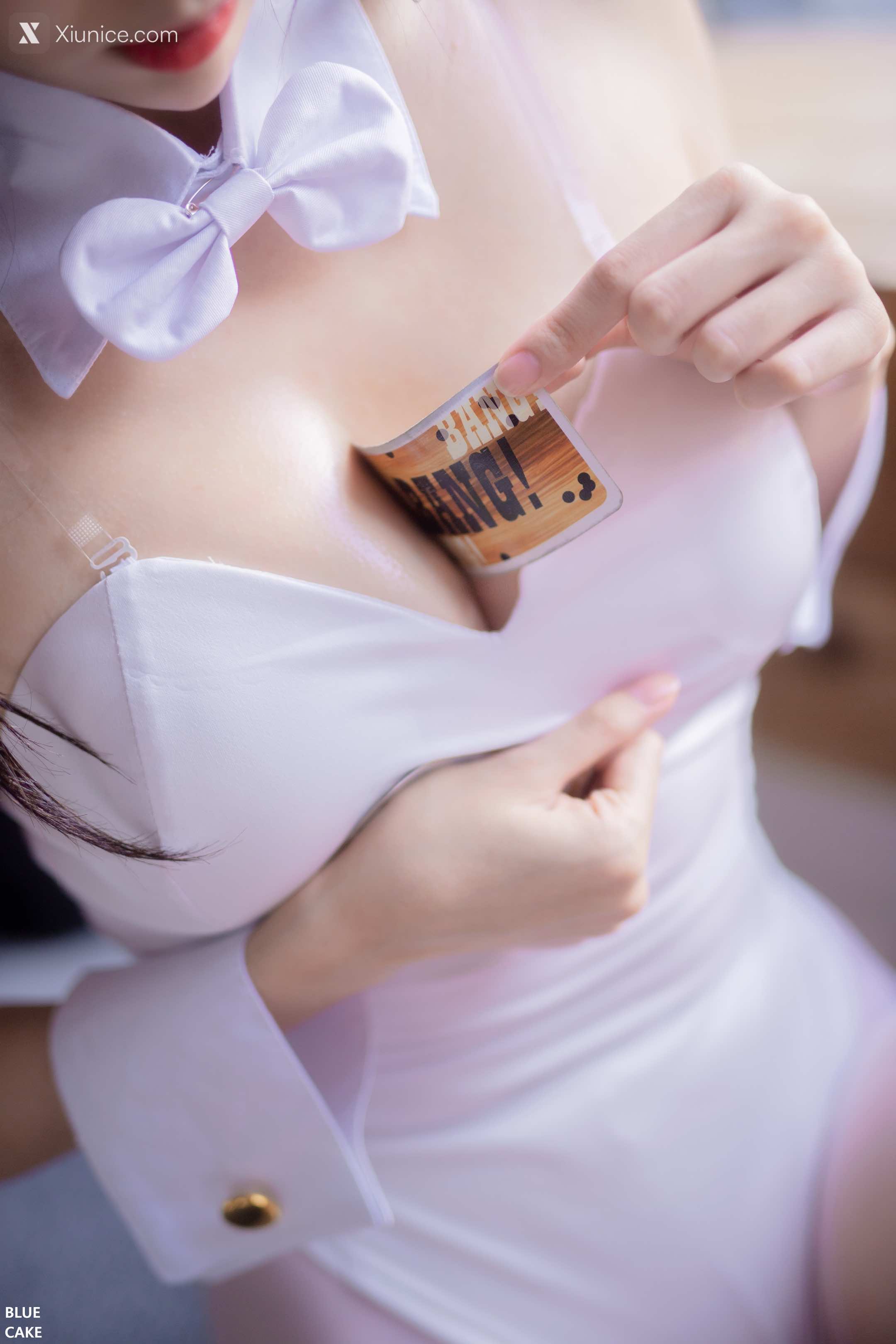 BLUECAKE Ahrin – White Black Bunny – BlueCake 4K