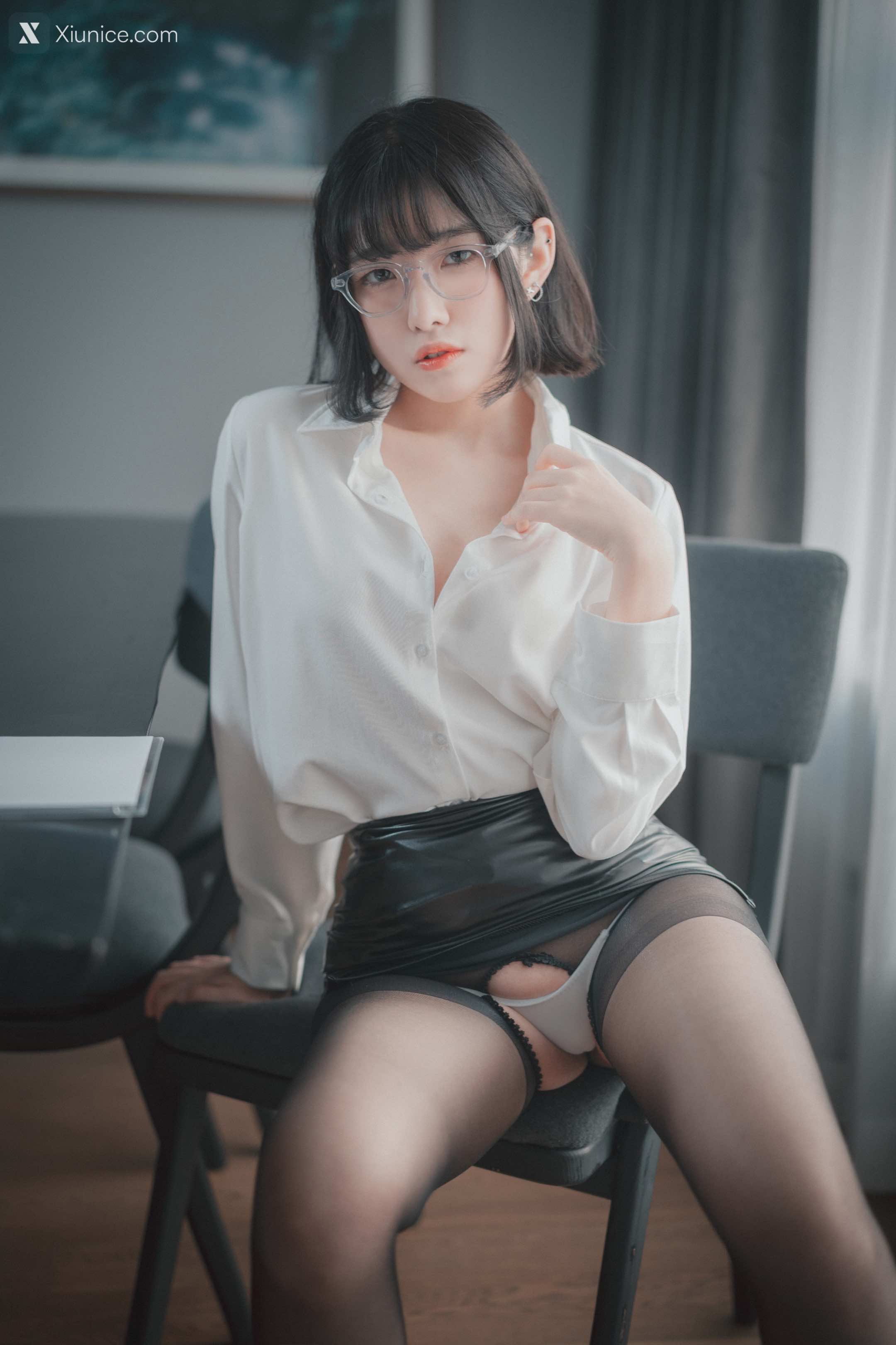 DJAWA Photo – Sonson (손손) – “Need Your Approval” 4K