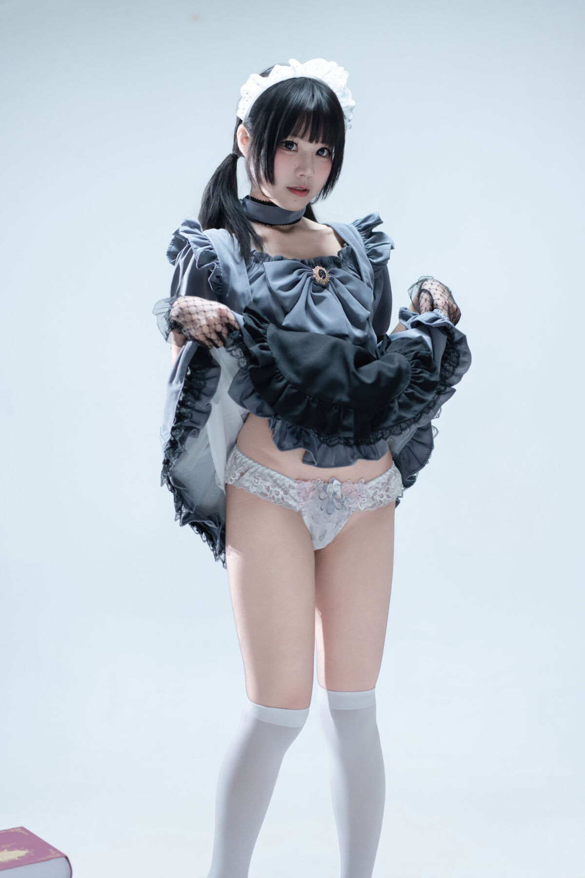 Coser@清水凪 - 手提箱与灰色女仆