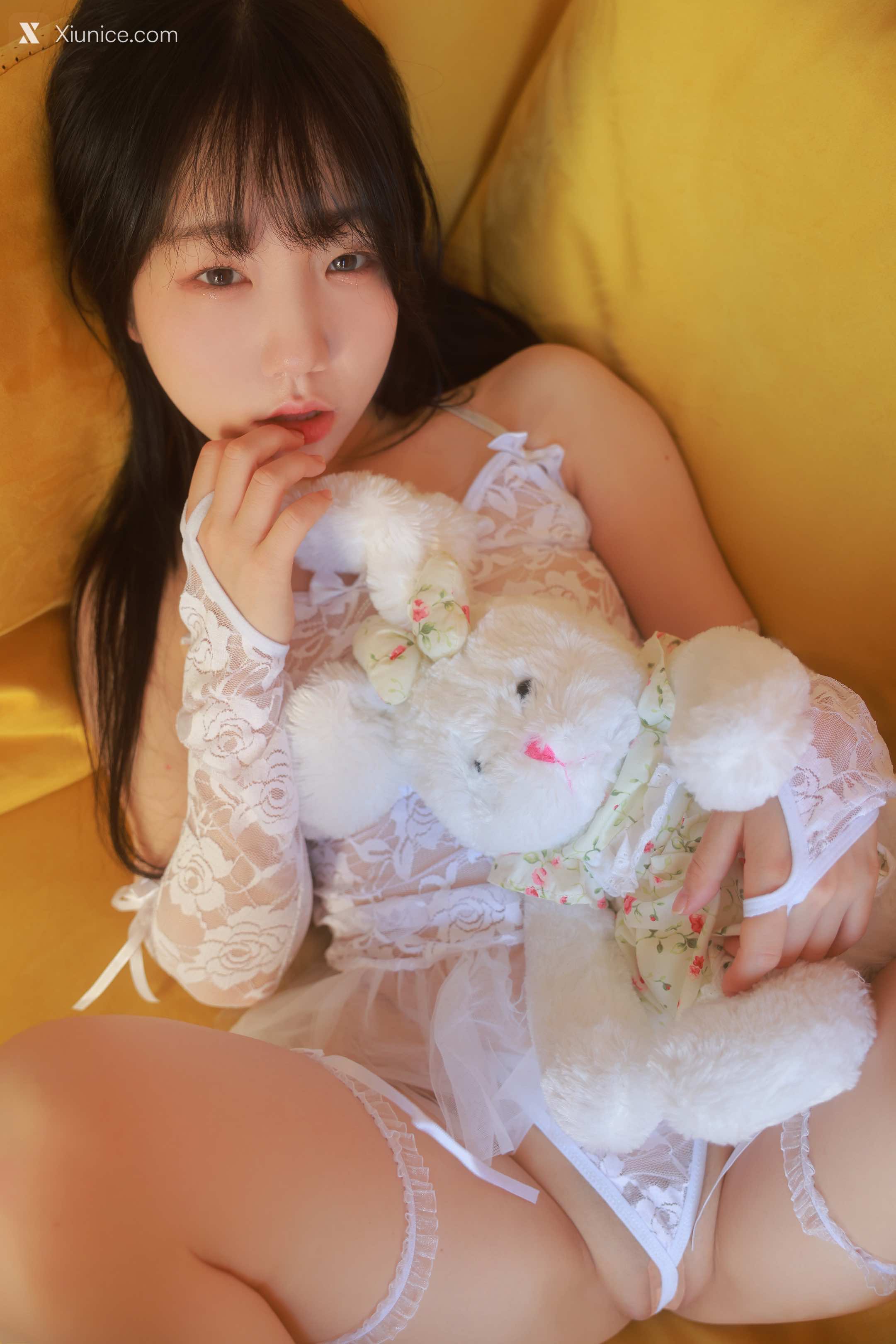 SweetBox Yeri – Packaging Girl 4K