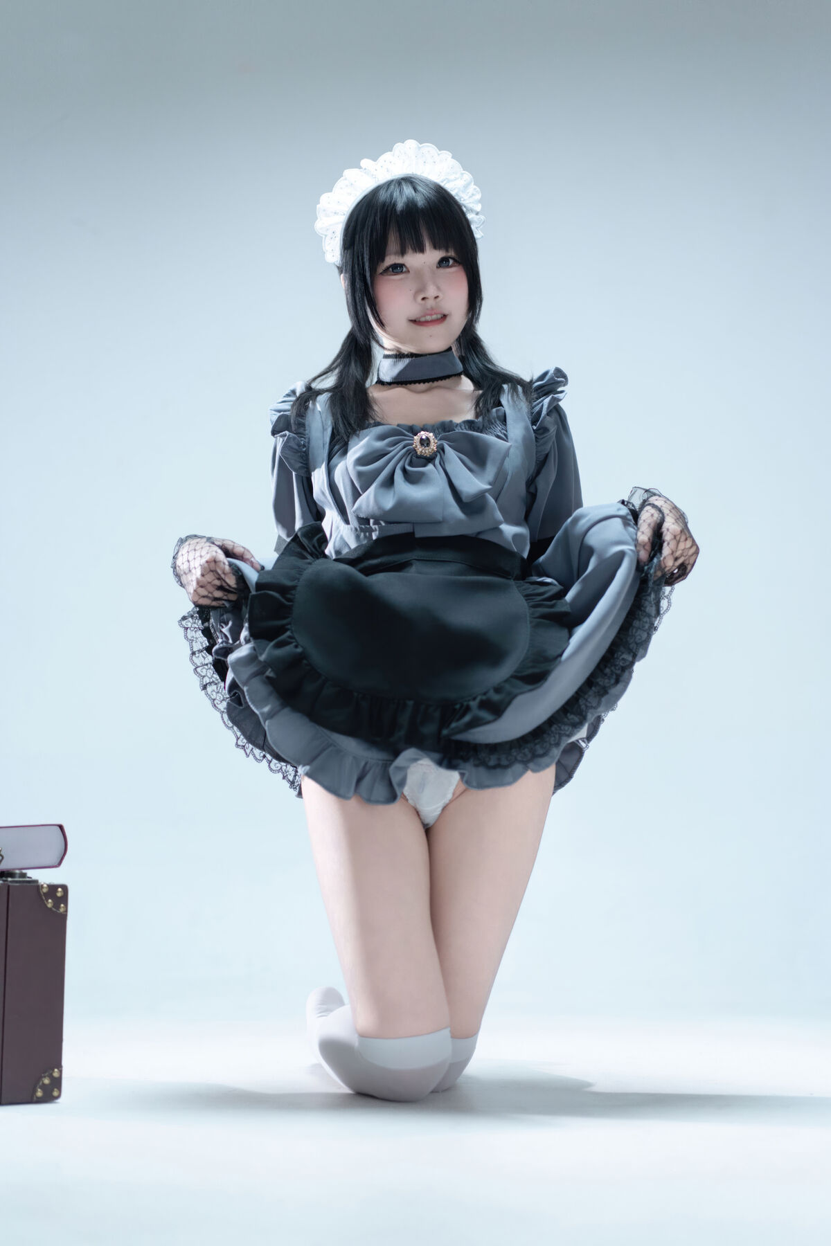 Coser@清水凪 - 手提箱与灰色女仆