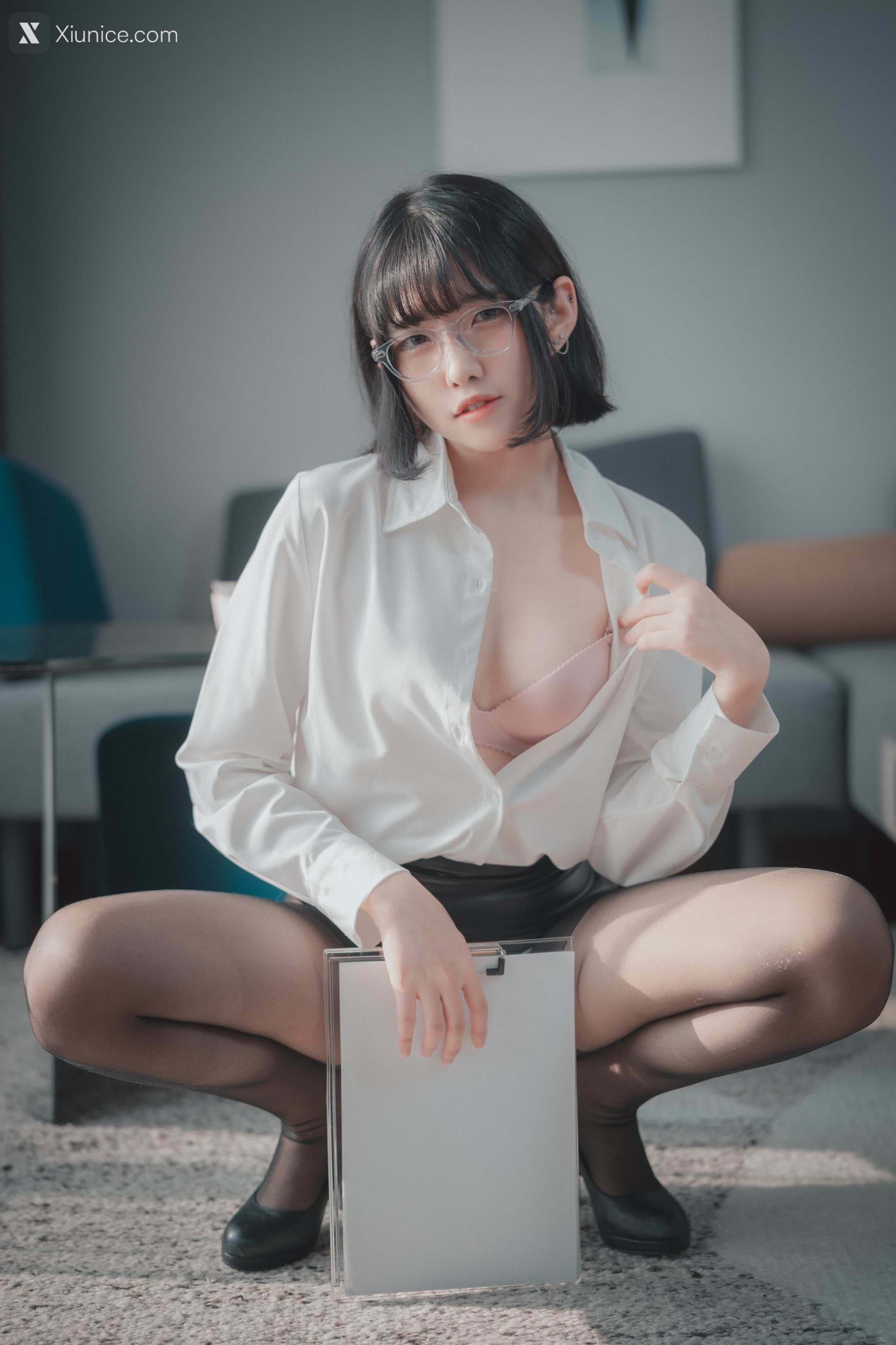 DJAWA Photo – Sonson (손손) – “Need Your Approval” 4K