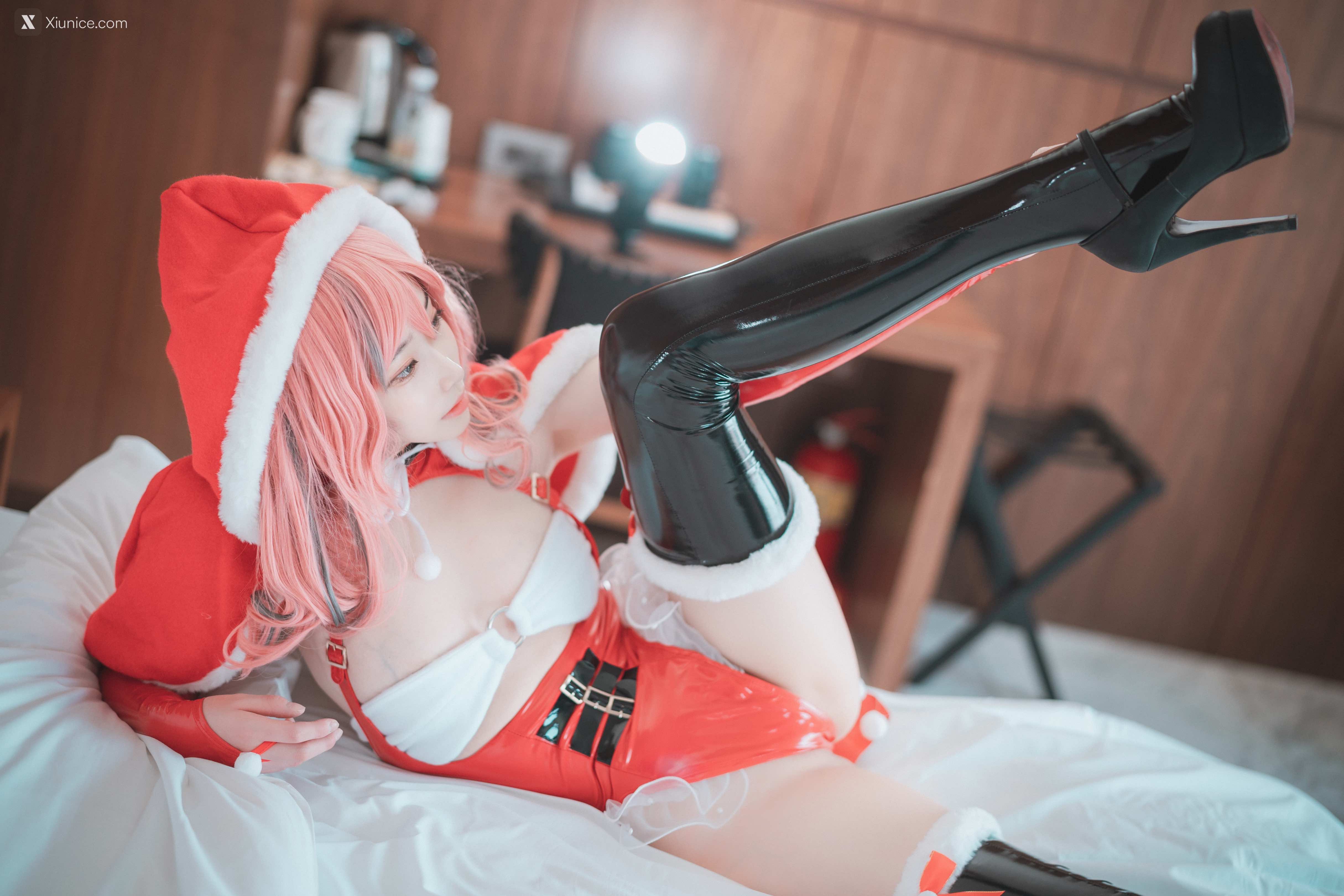 DJAWA Photo – Bambi (밤비) – Santa Girl in the Summer 4K