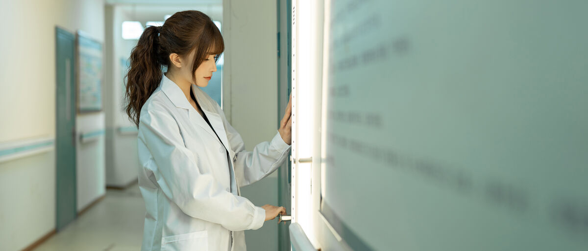 Coser@鹿八岁 - 男科病栋女医师 Part01