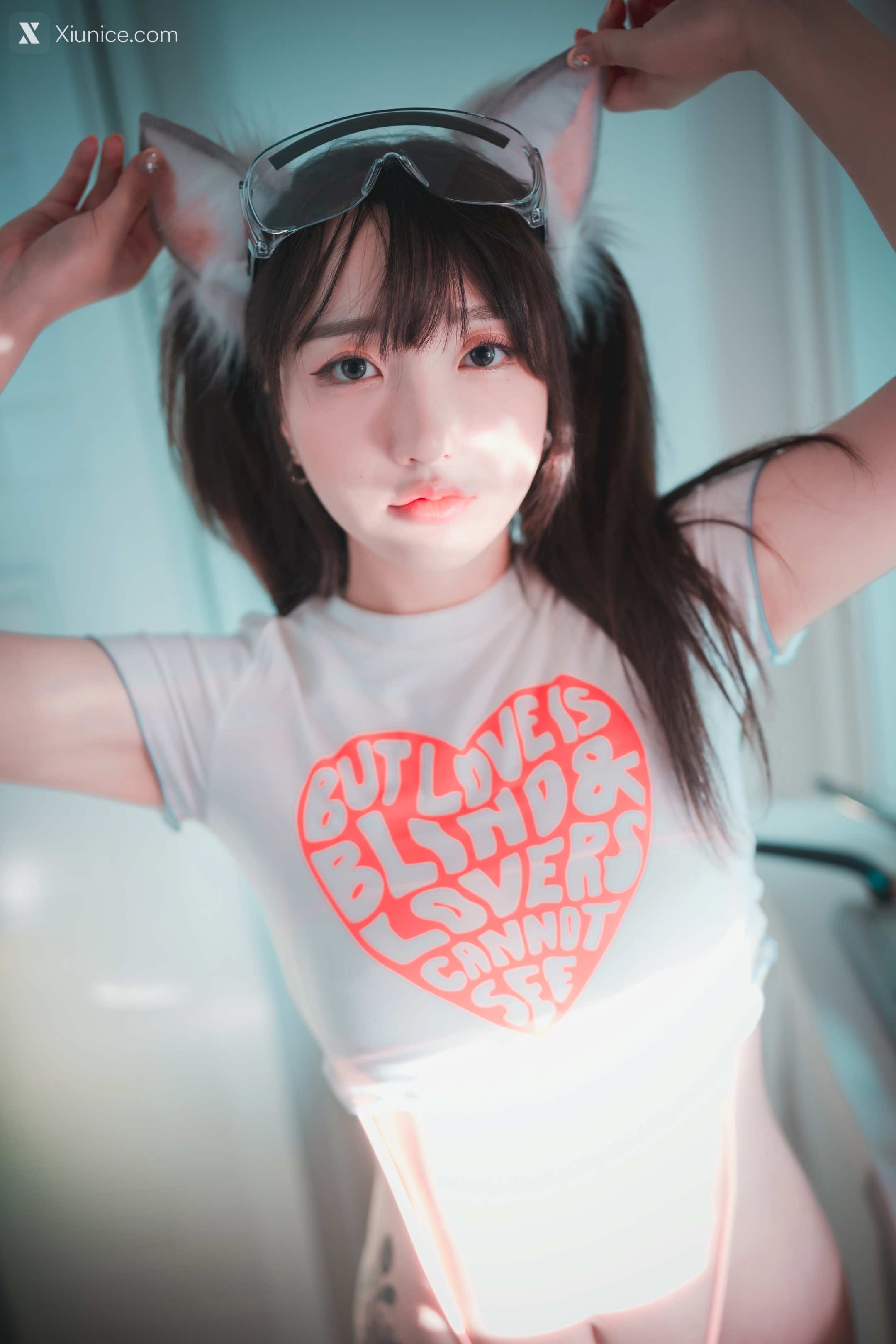 DJAWA Photo – Son Ye-Eun (손예은) – Retro Gaming Girl 4K