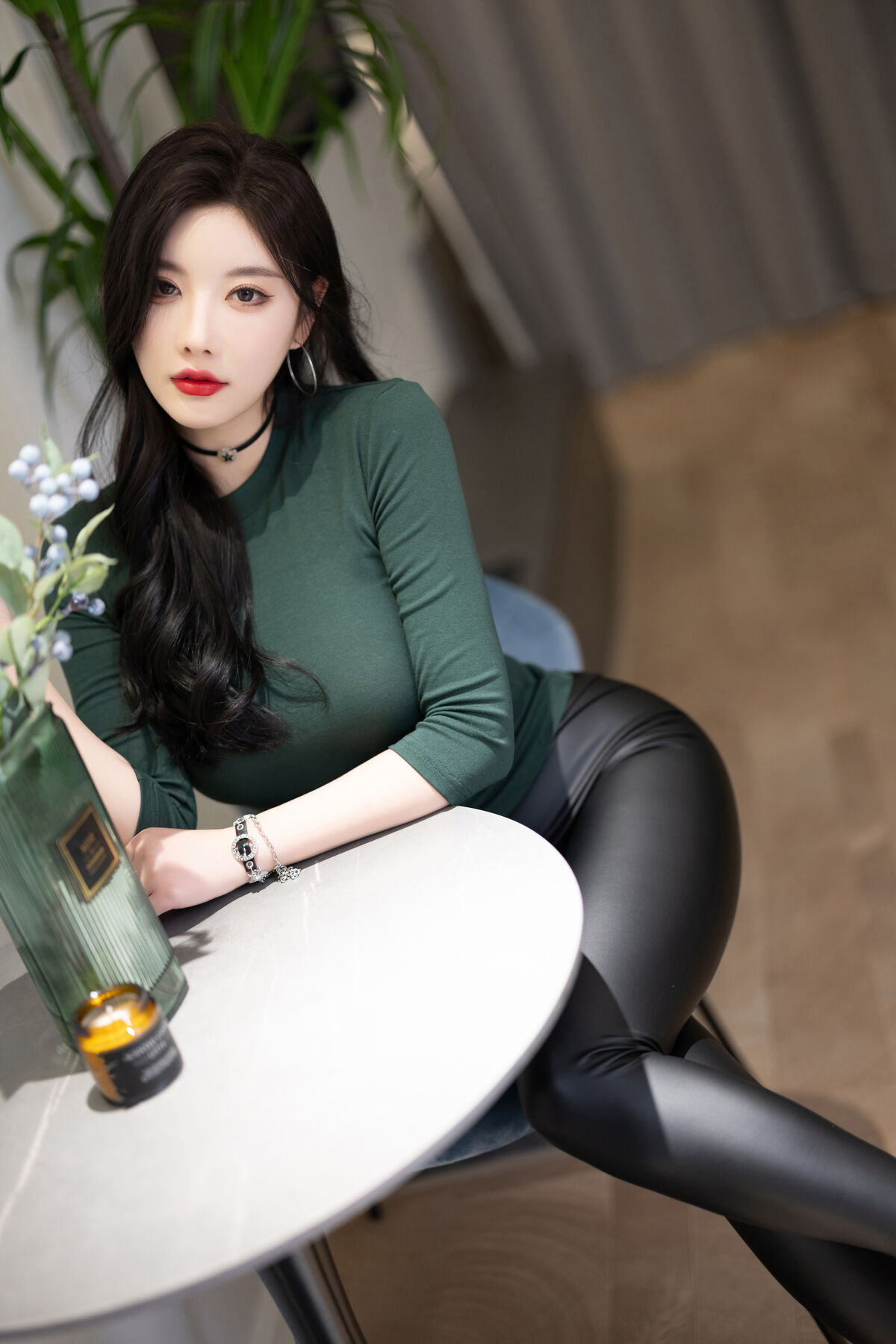 内购无水印 Yang Chen Chen 杨晨晨Yome - 秀人网模特 高跟肉丝无内 Part01