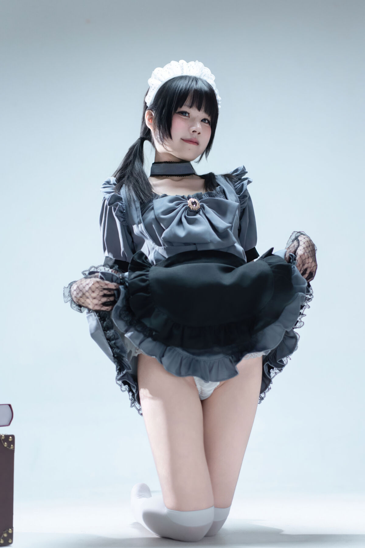 Coser@清水凪 - 手提箱与灰色女仆