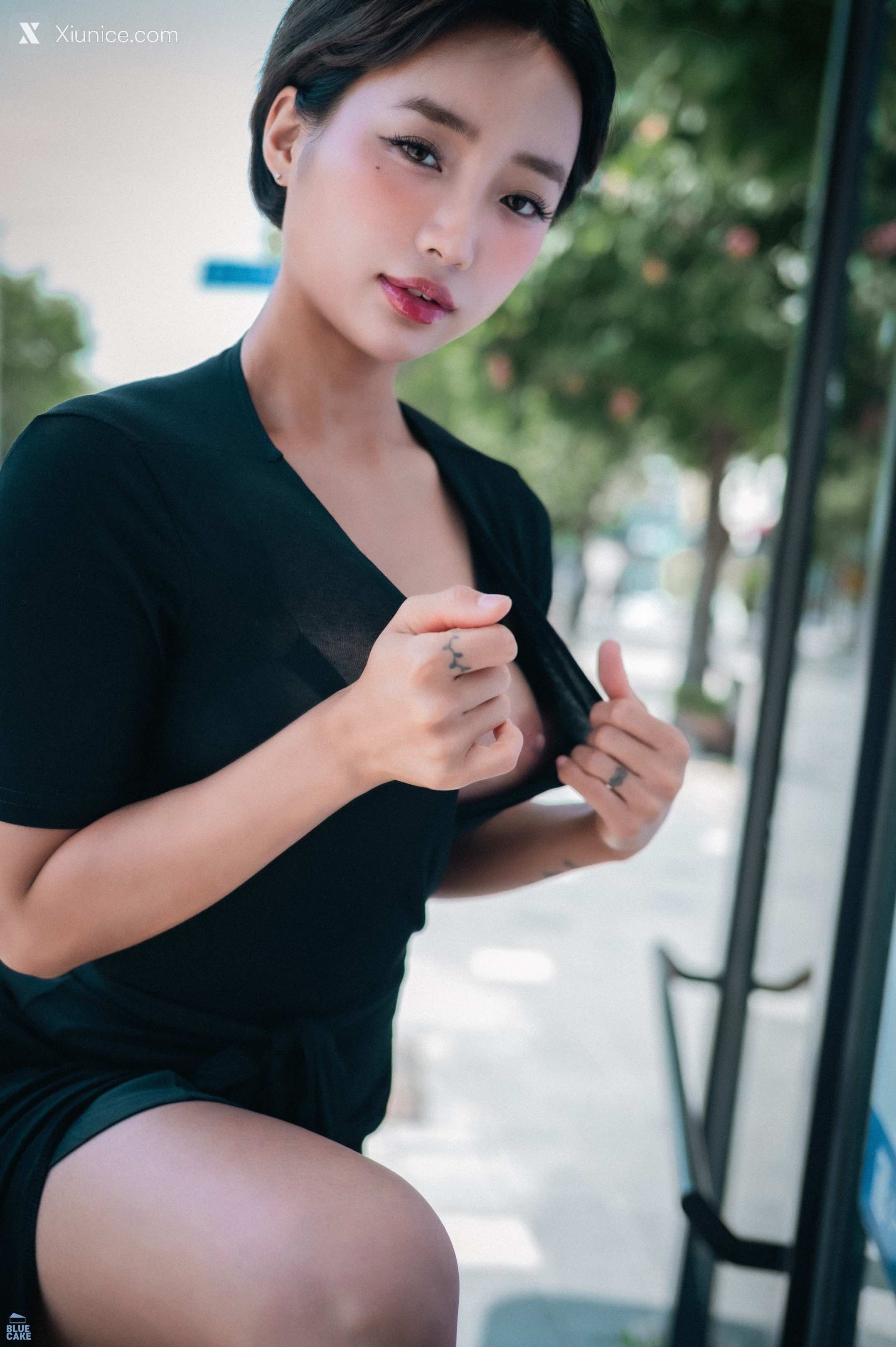 BLUECAKE Booty Queen – Walk in The Park 4K