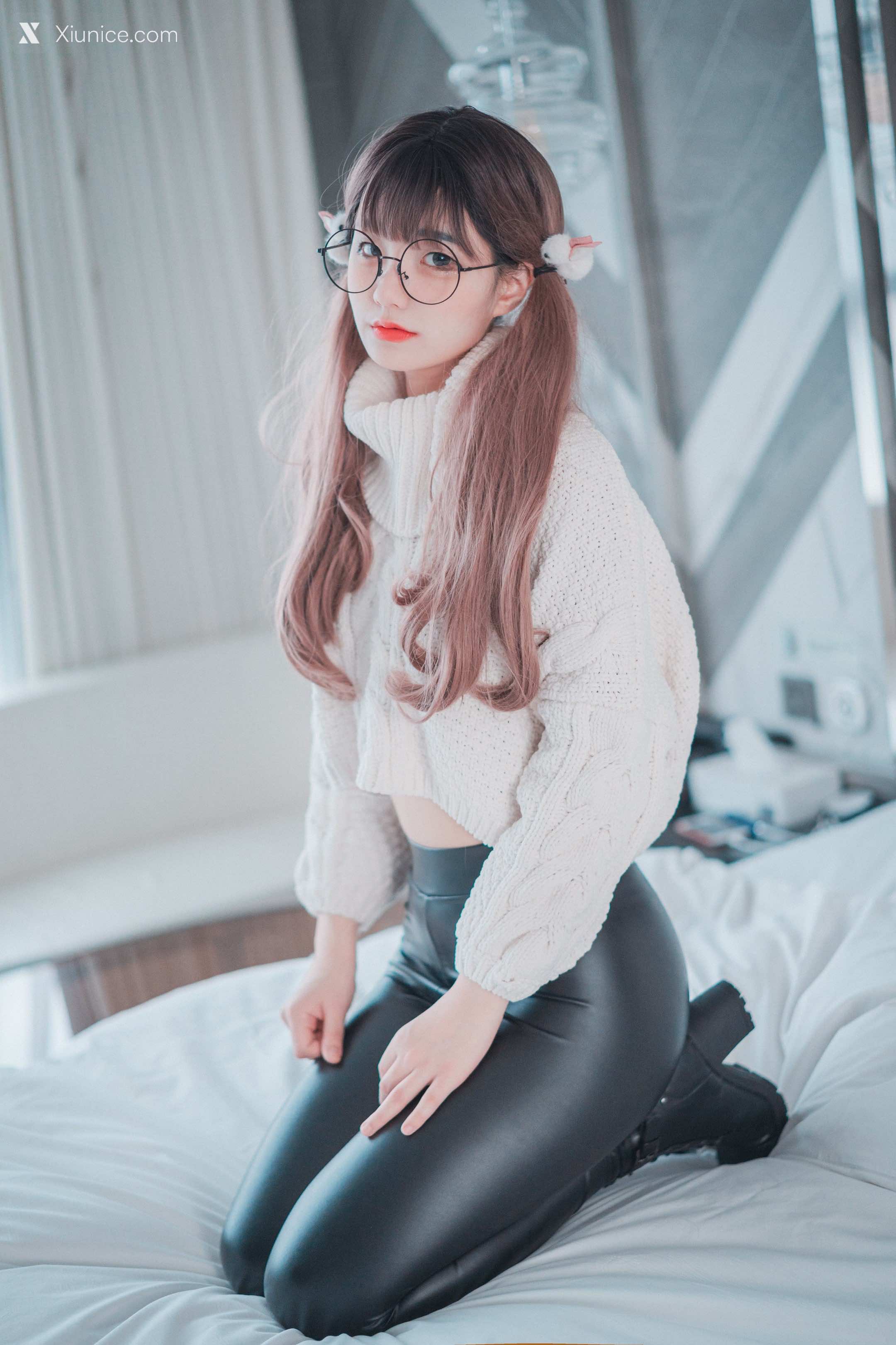 DJAWA Photo – Jeong Jenny (정제니) – Loose and Tight White 4K