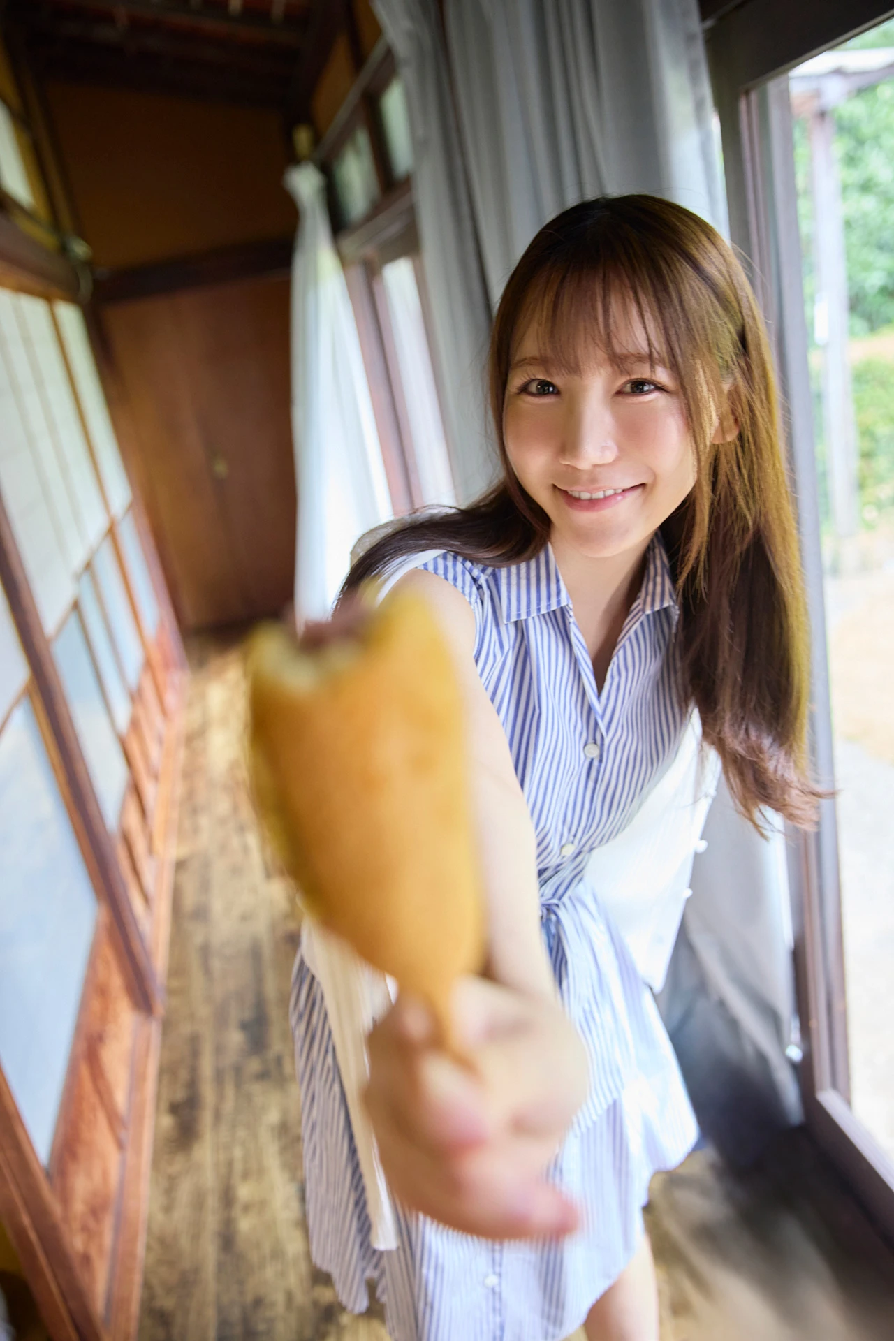 Marin Mita 三田真鈴, FLASHデジタル写真集 「見たらダメ」