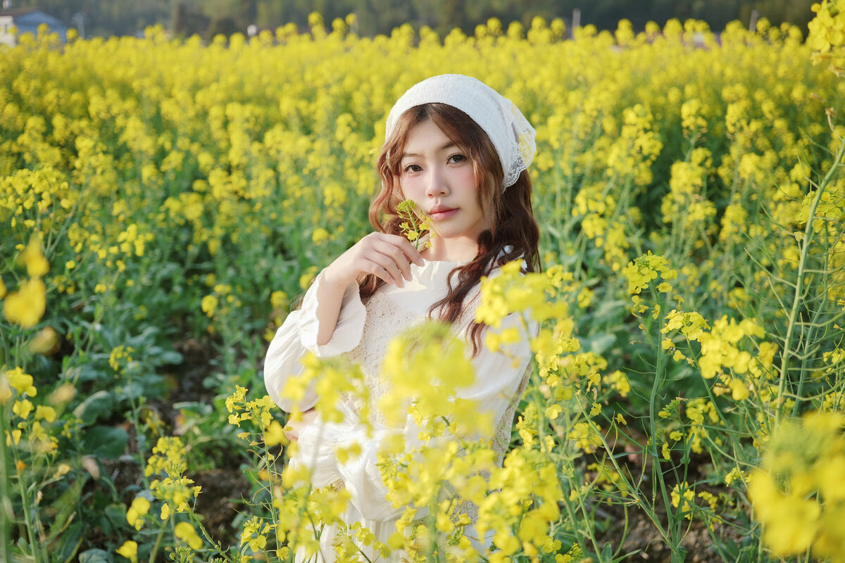 YiTuYu艺图语 Vol.10084 Jing Jing Yi