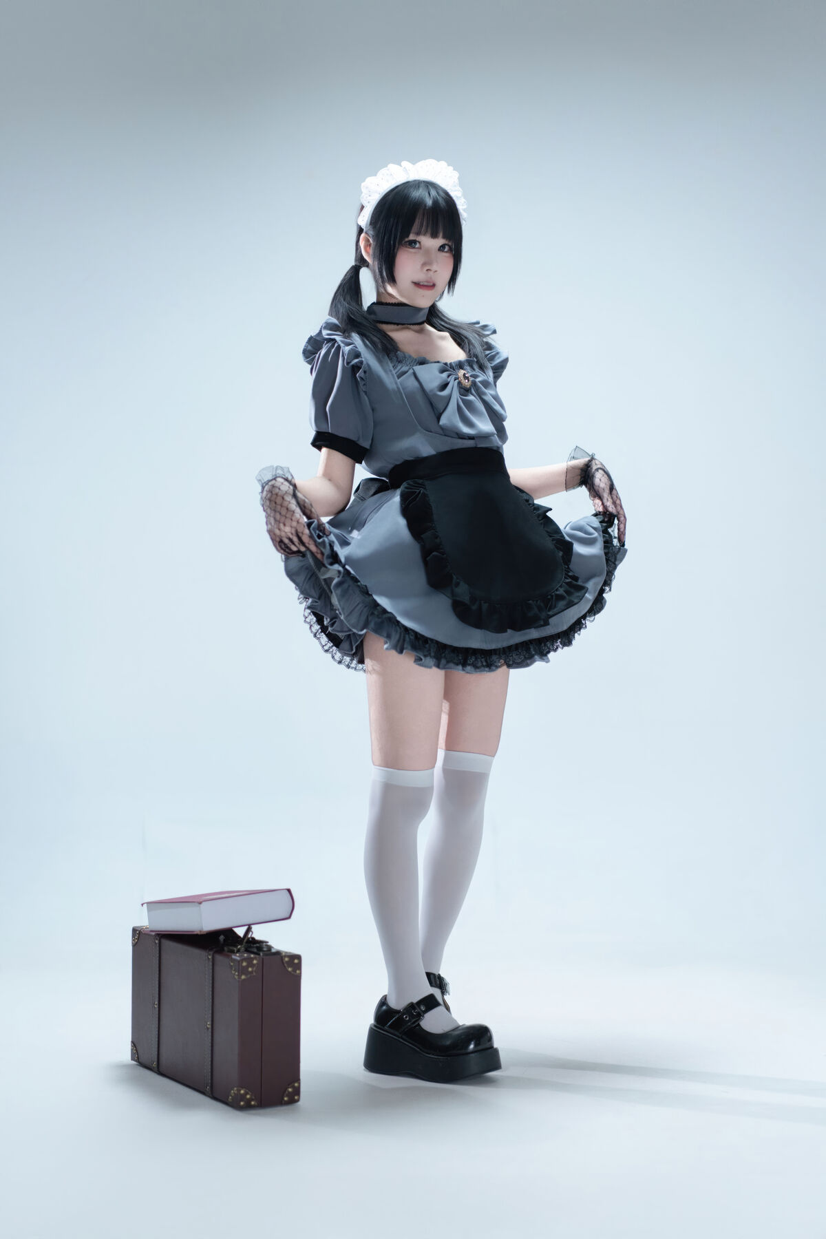 Coser@清水凪 - 手提箱与灰色女仆