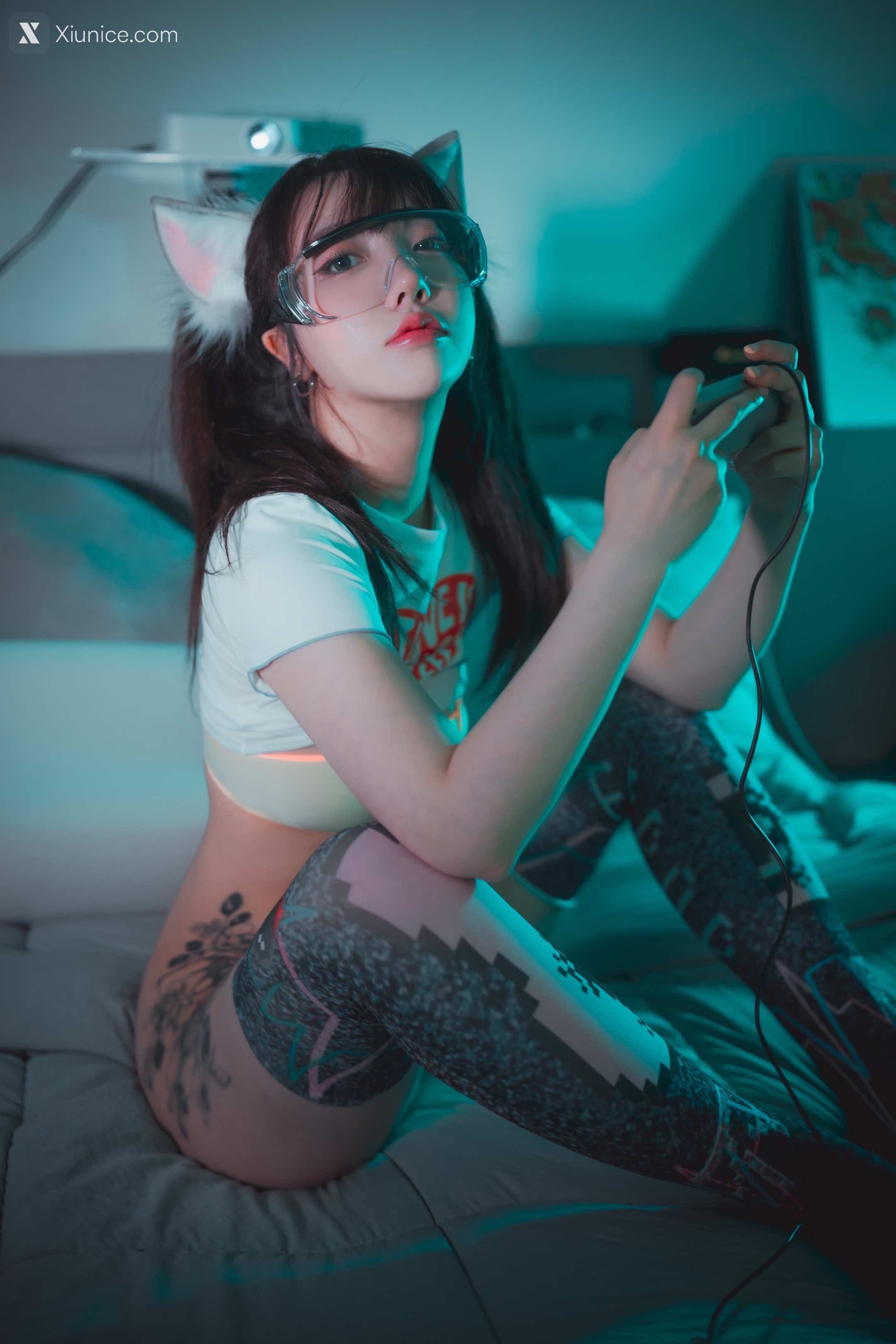 DJAWA Photo – Son Ye-Eun (손예은) – Retro Gaming Girl 4K