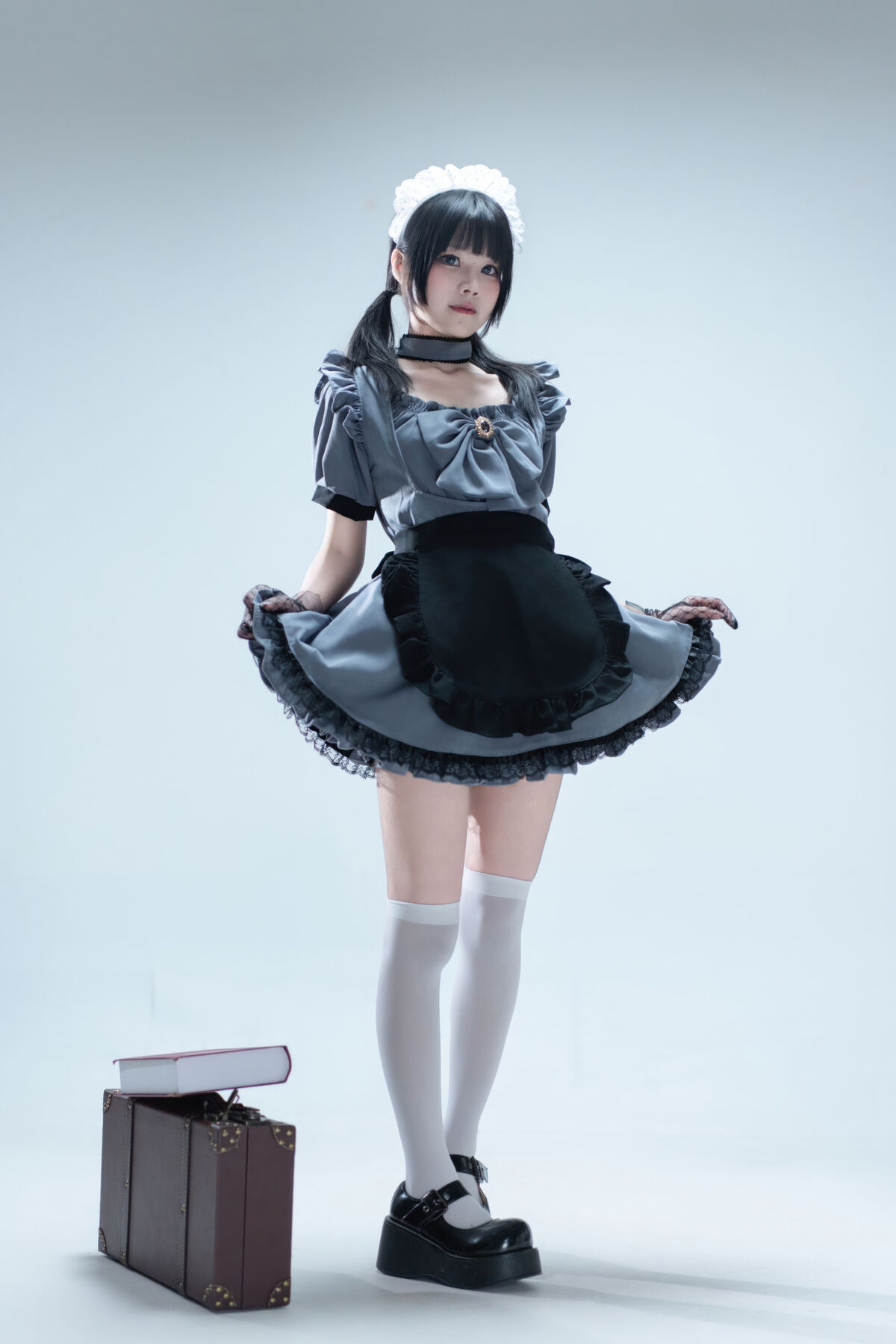 Coser@清水凪 - 手提箱与灰色女仆
