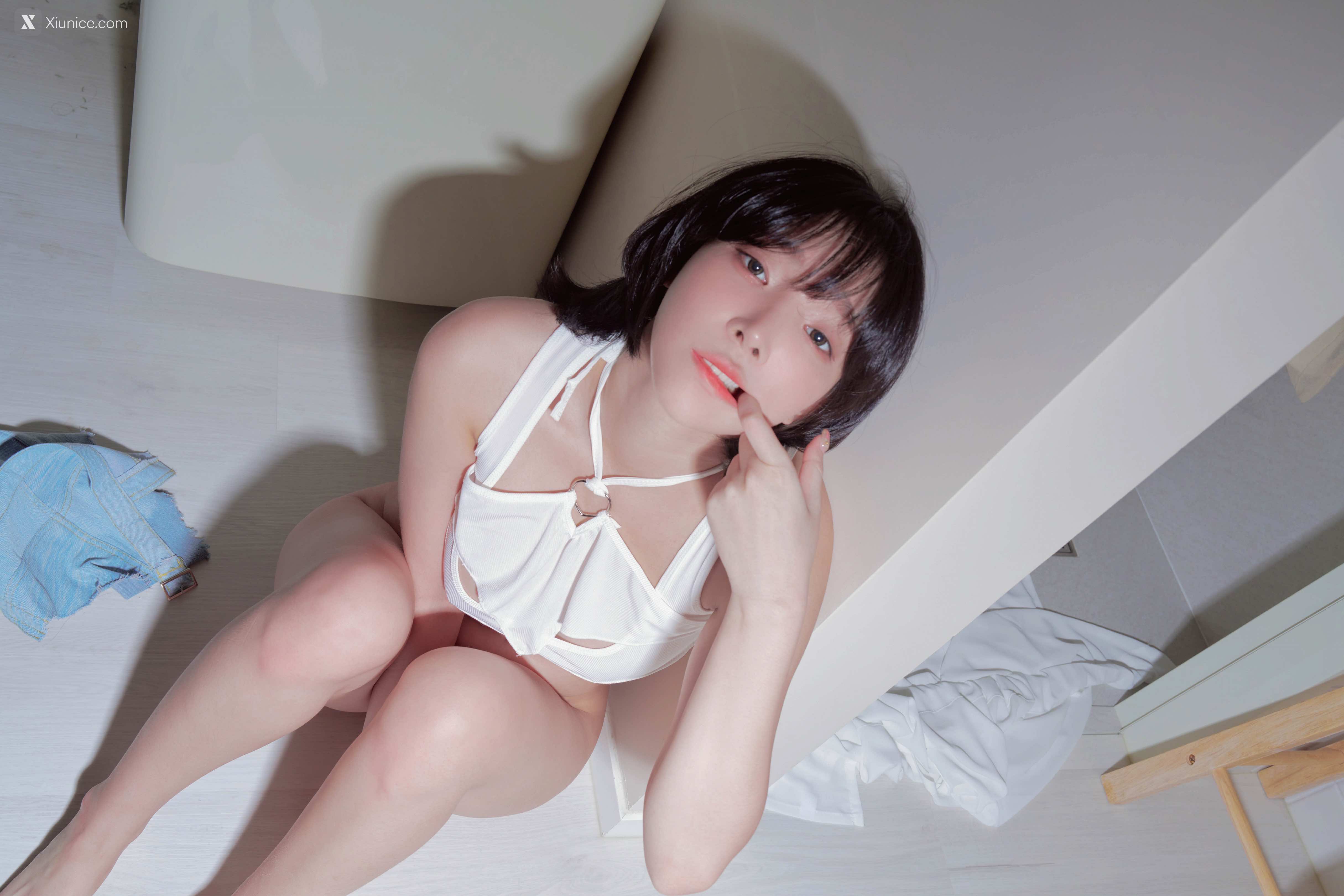 Kang In-kyung (강인경) – Girlfriend