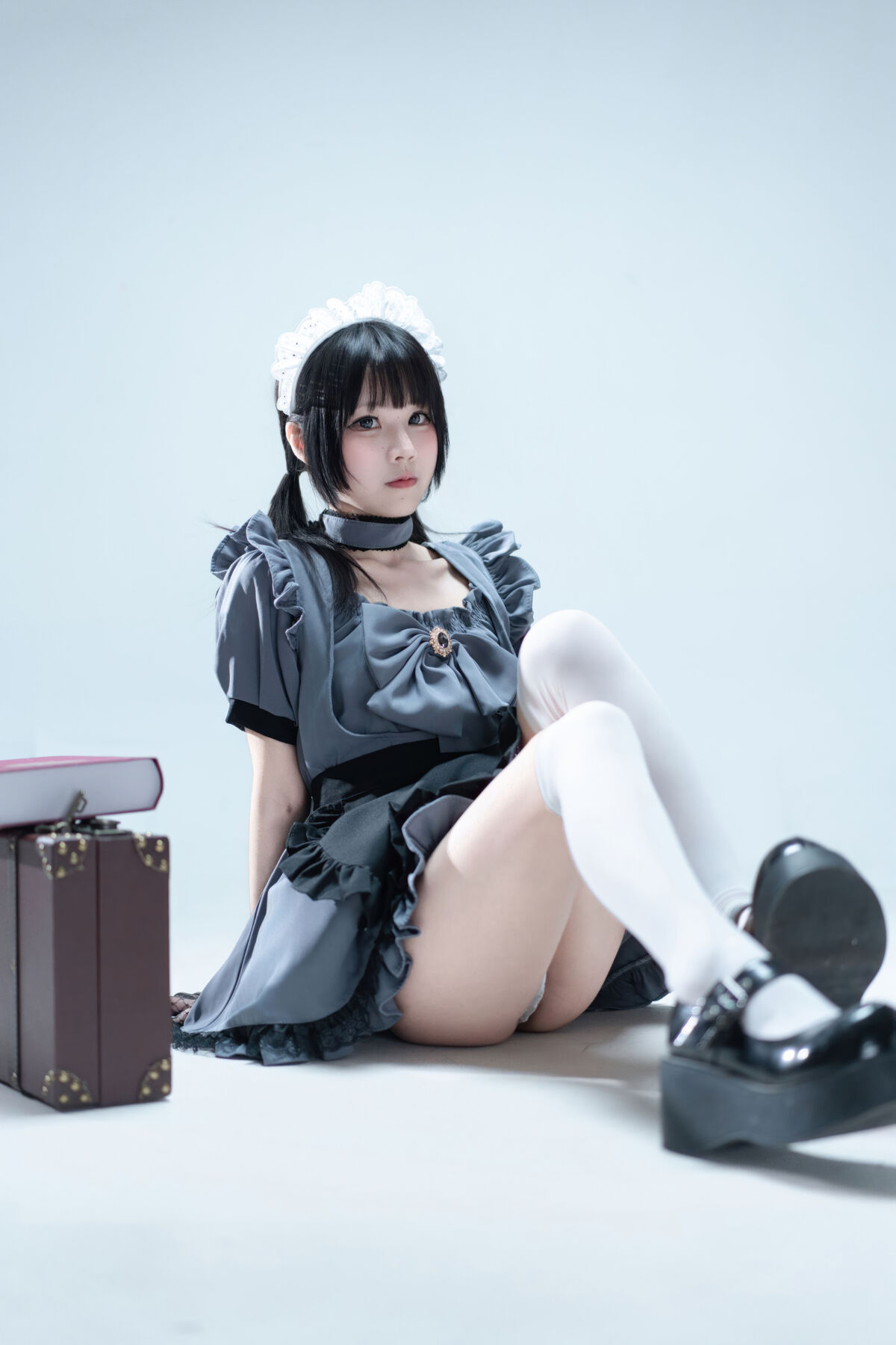Coser@清水凪 - 手提箱与灰色女仆