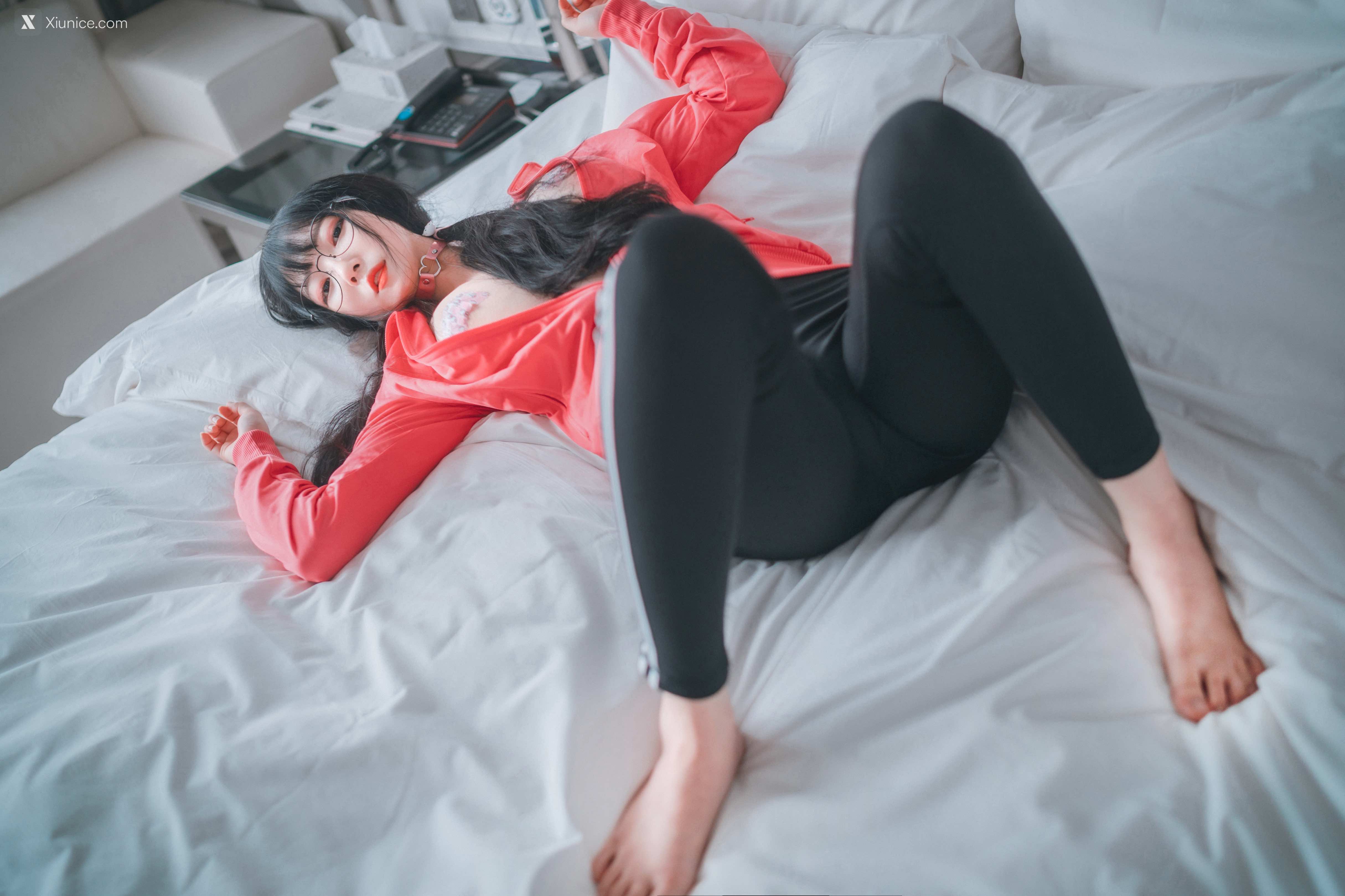 DJAWA Photo – Aram (아람) – “Hot Pink Jersey!” 4K