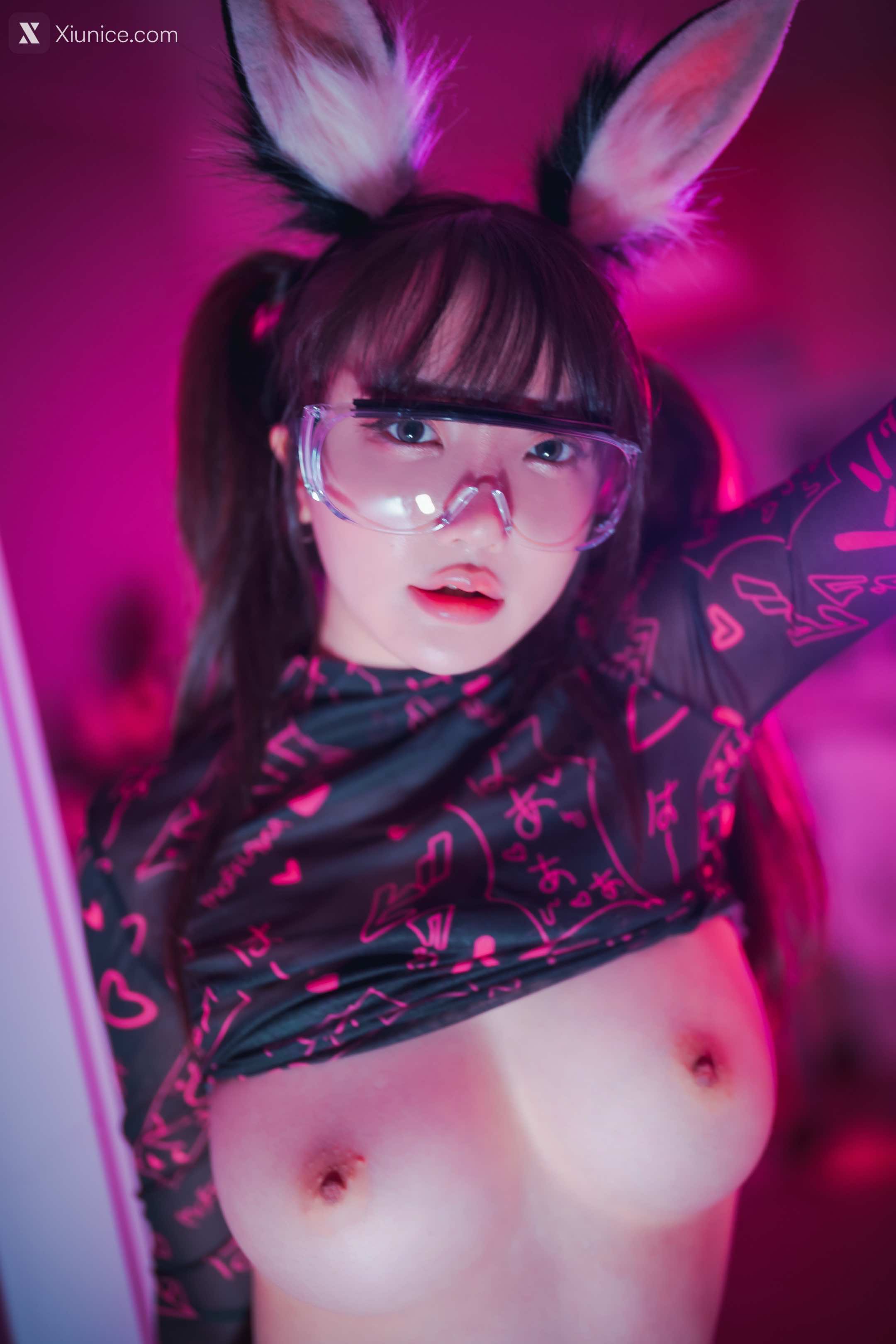 DJAWA Photo – Son Ye-Eun (손예은) – Retro Gaming Girl 4K