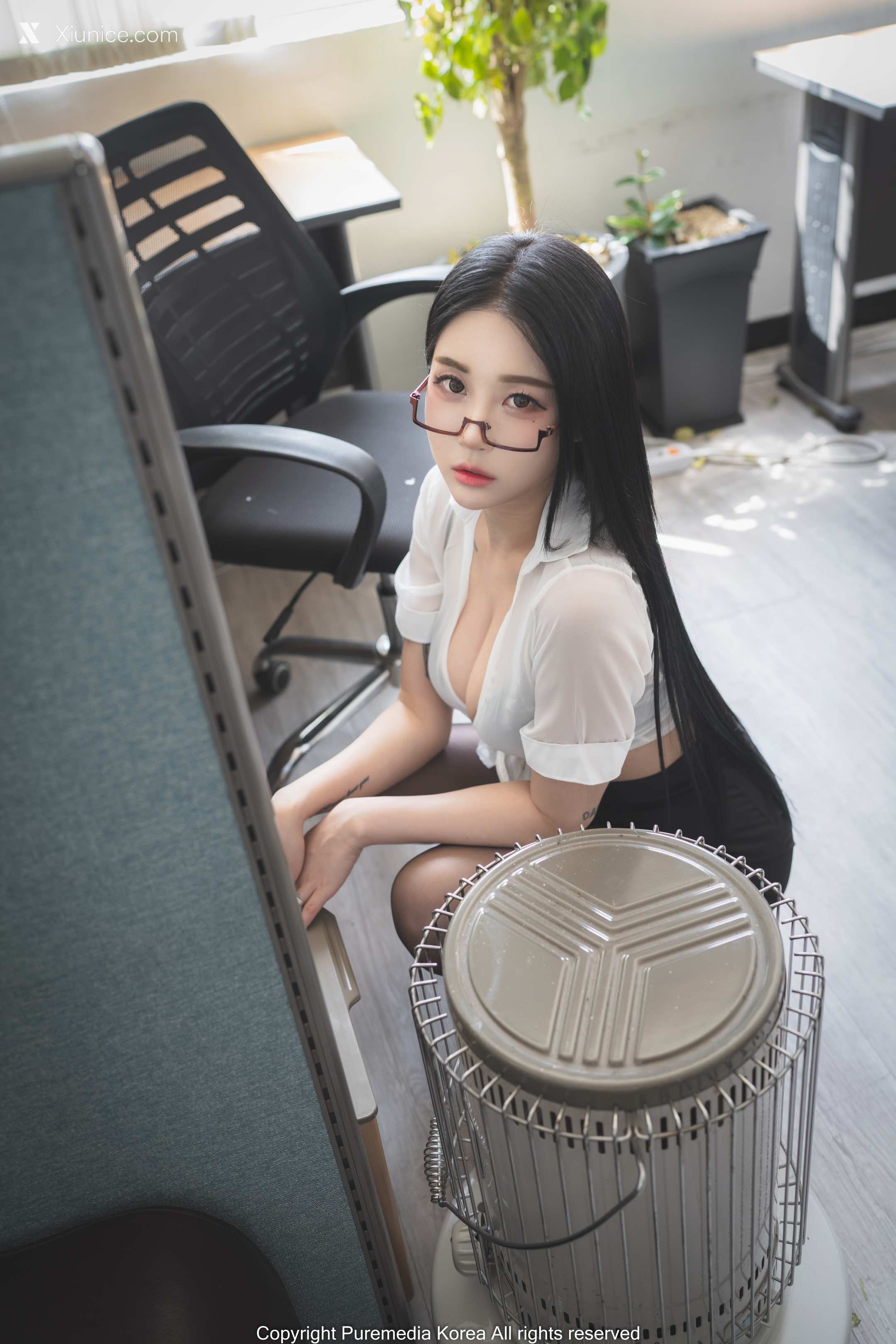 Pure Media Vol.182 Bomi (보미) – Bomistry’s Office 4K