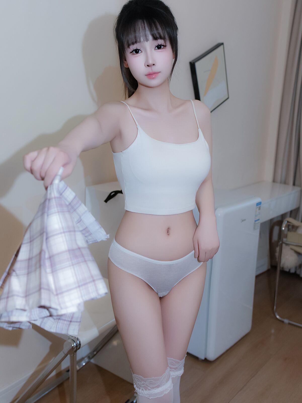 XR Uncensored Shen Mi Er 沈蜜儿 - R18 秀人网模特 白色毛衣