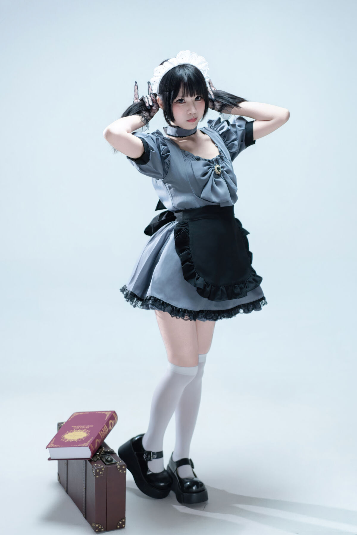 Coser@清水凪 - 手提箱与灰色女仆