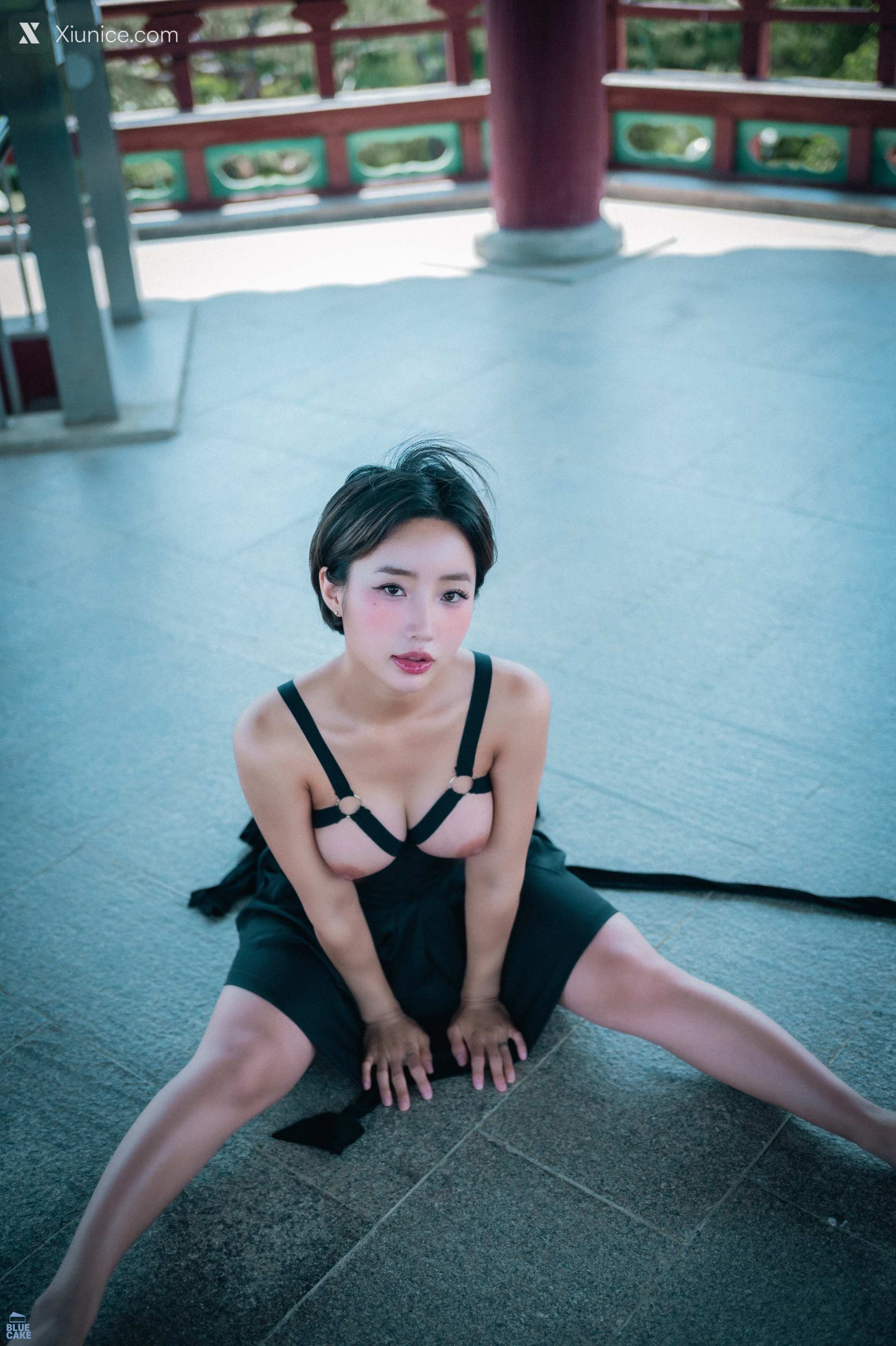 BLUECAKE Booty Queen – Walk in The Park 4K