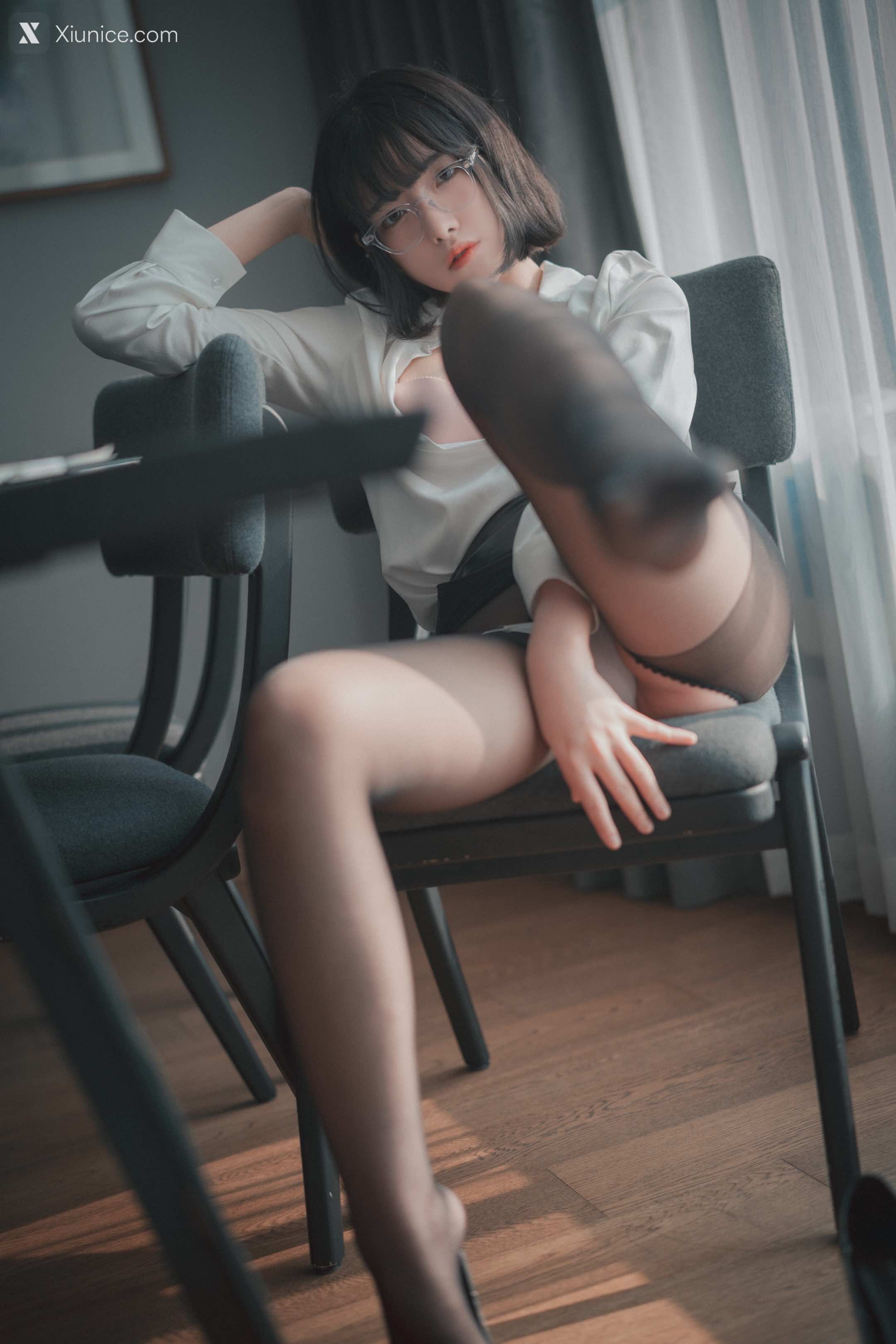 DJAWA Photo – Sonson (손손) – “Need Your Approval” 4K